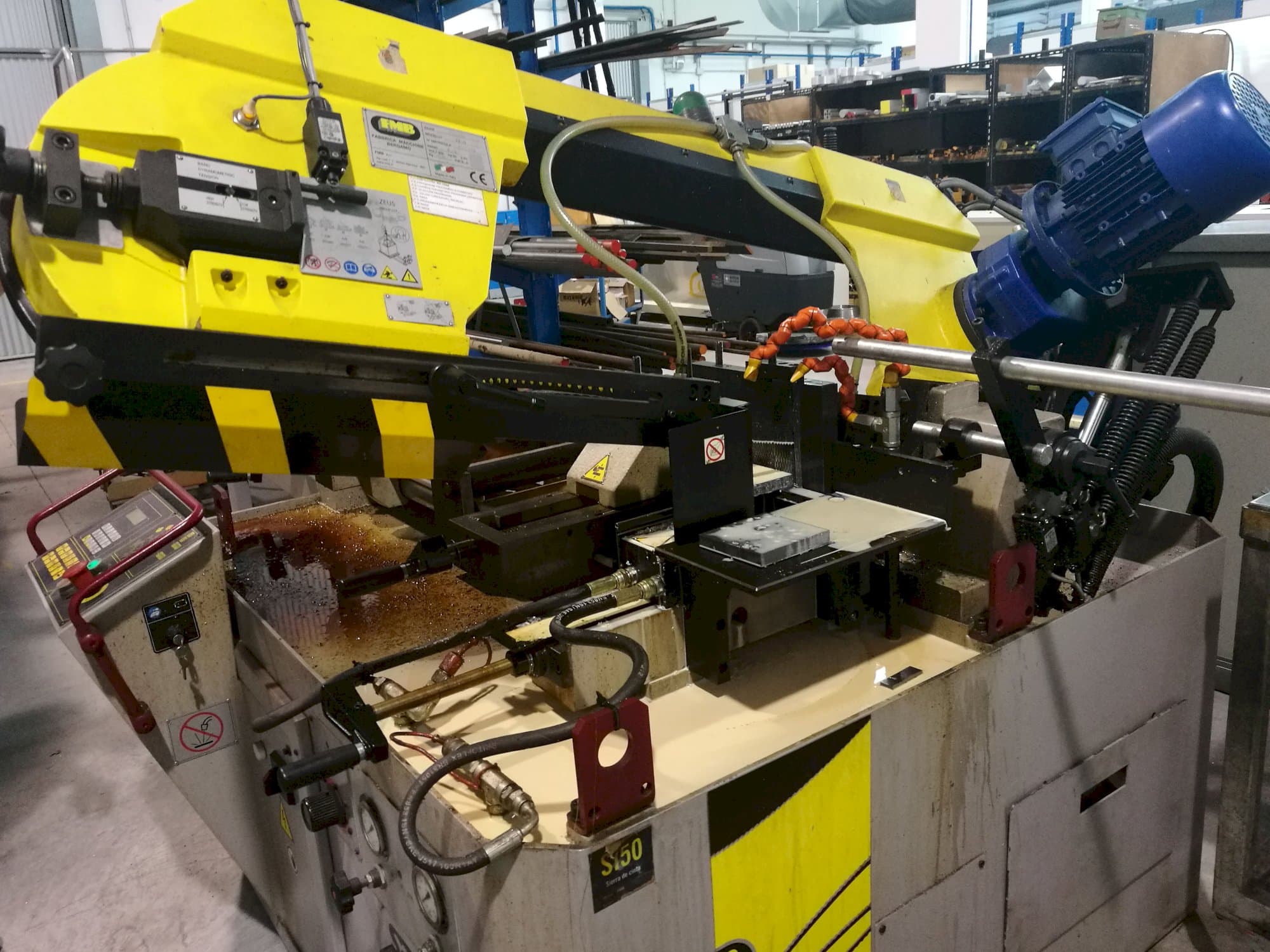 Vista frontal de la máquina FMB Zeus