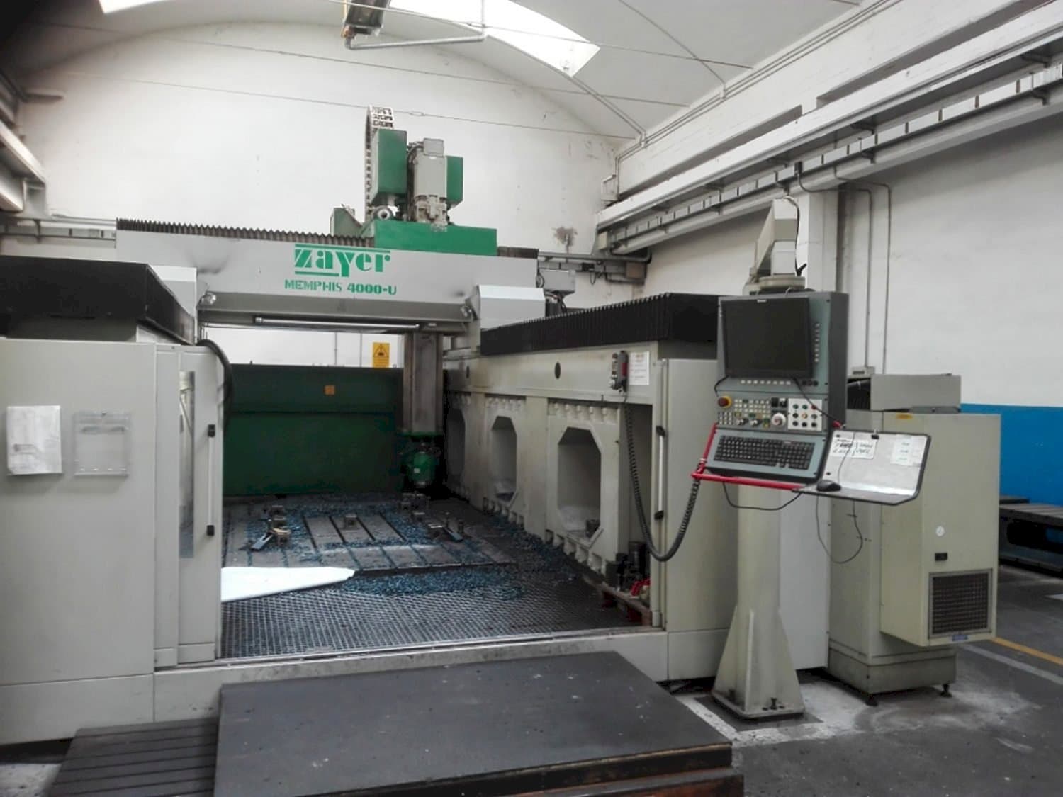 Vista frontal de la máquina Zayer Memphis 4000