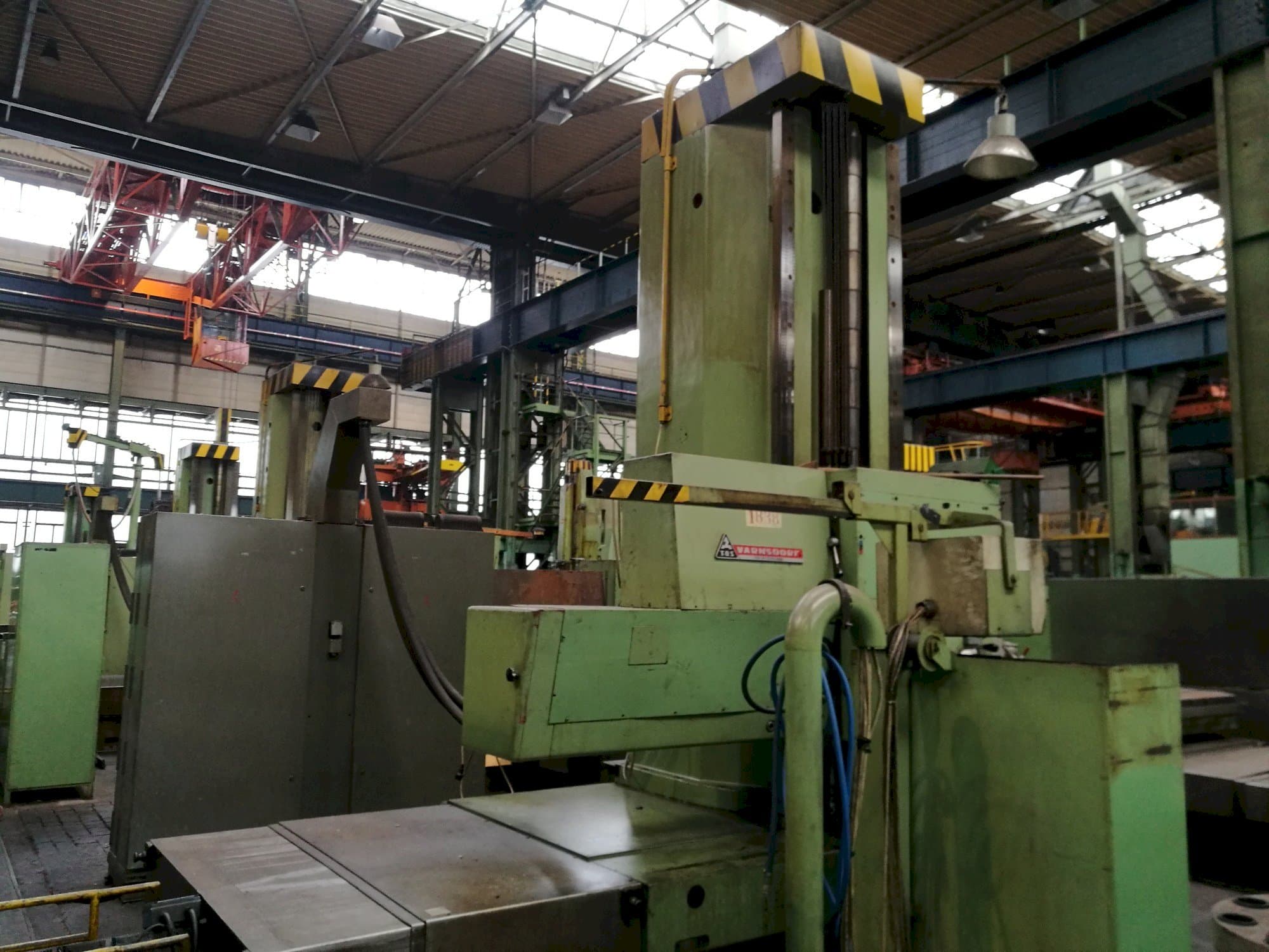 Vista frontal de la máquina TOS WHN 13