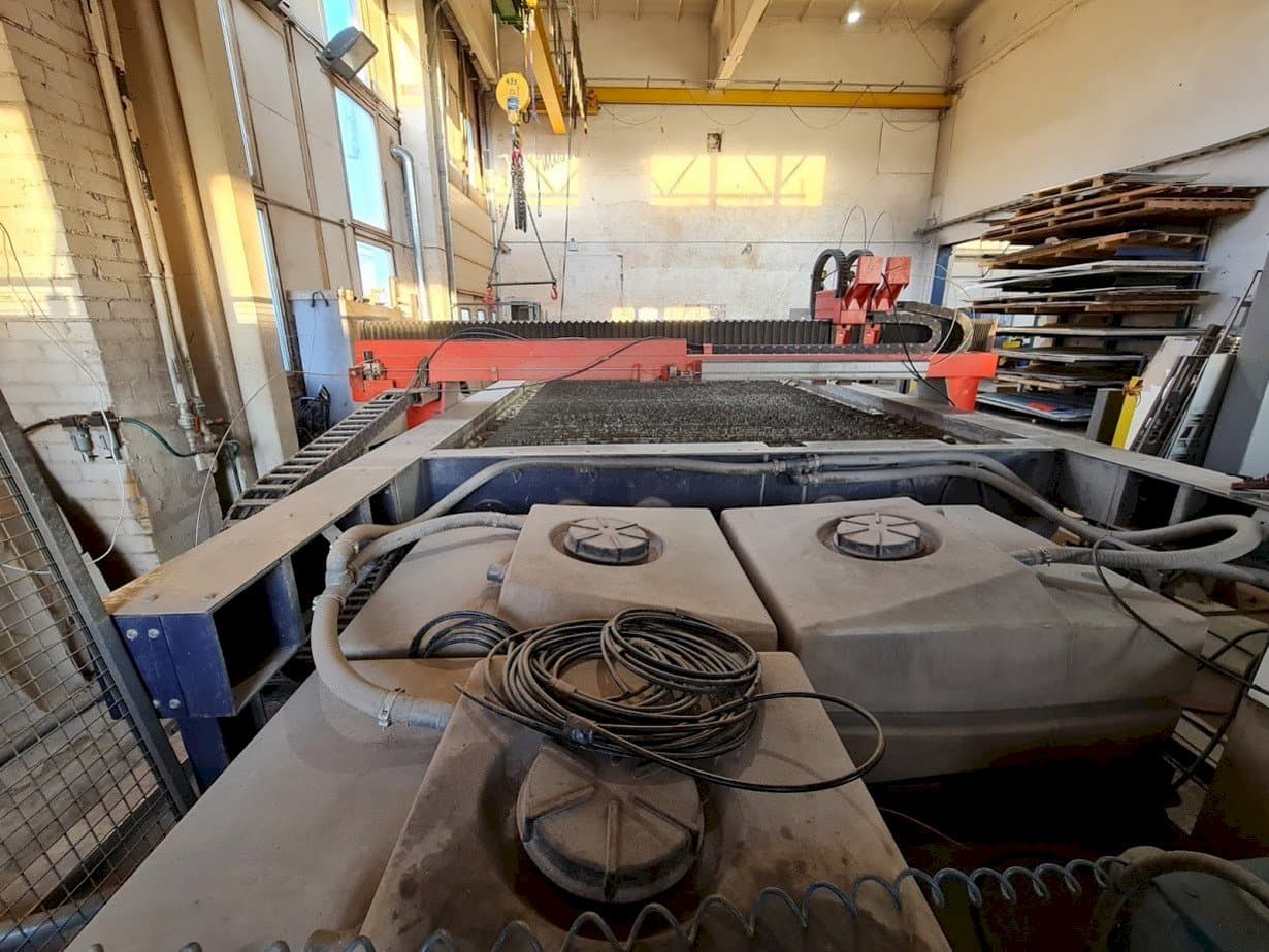 Vista frontal de la máquina Bystronic ByJet Classic L 6030