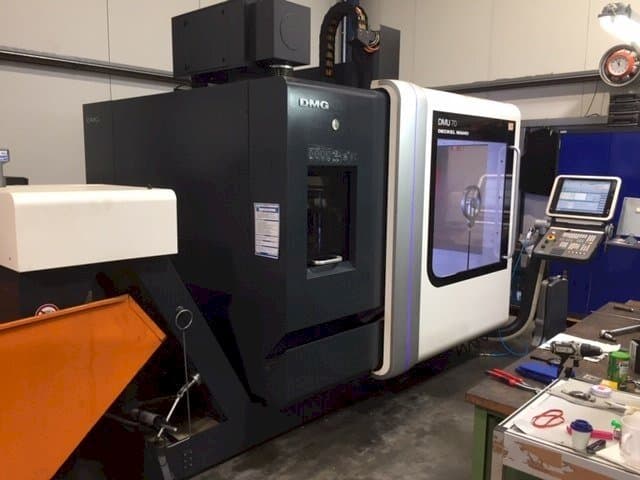 Vista frontal de la máquina DECKEL MAHO DMU 70