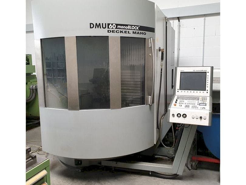 Vista frontal de la máquina DECKEL MAHO DMU 60 MonoBlock
