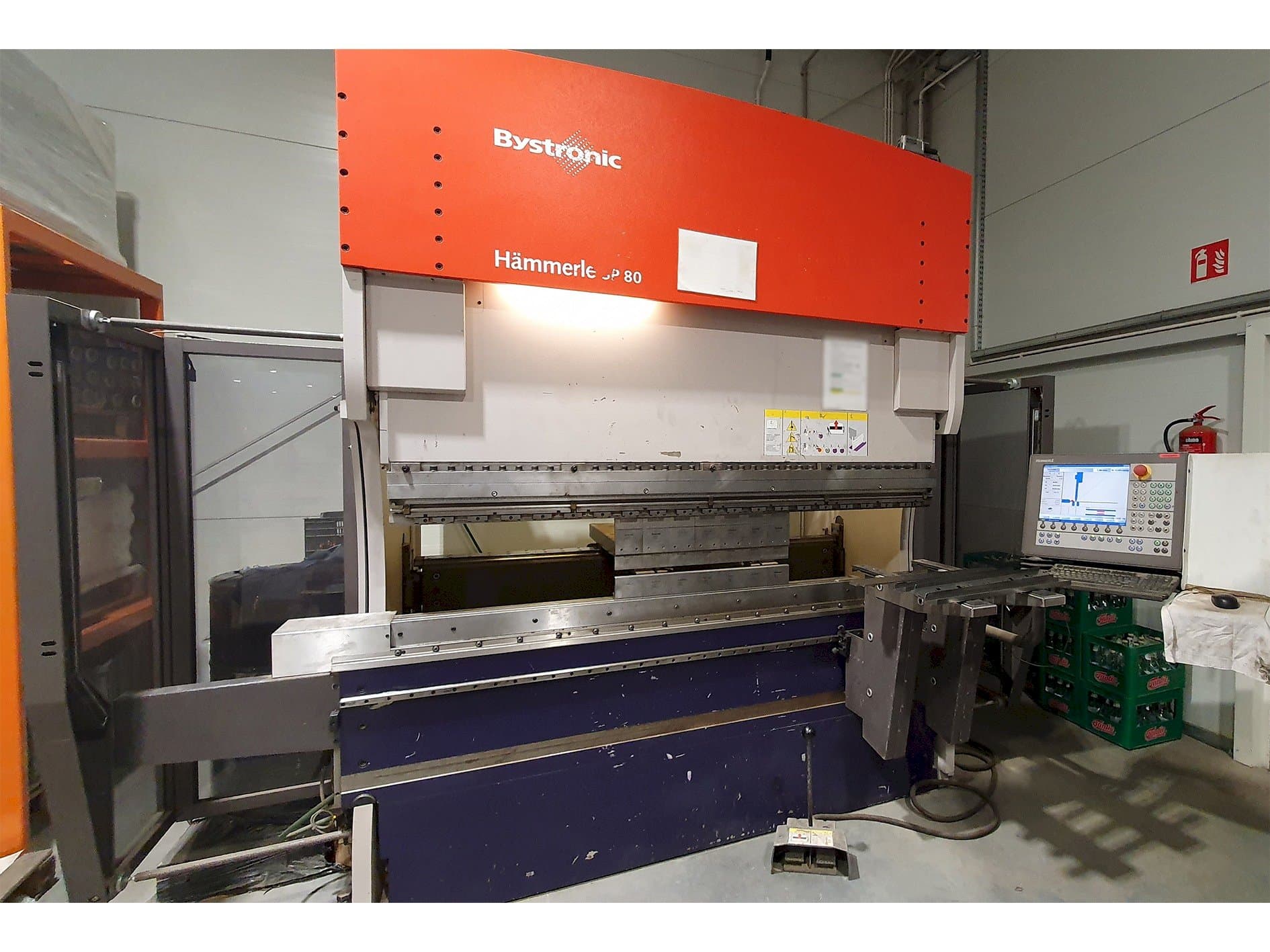 Vista frontal de la máquina Bystronic 3P 80/210