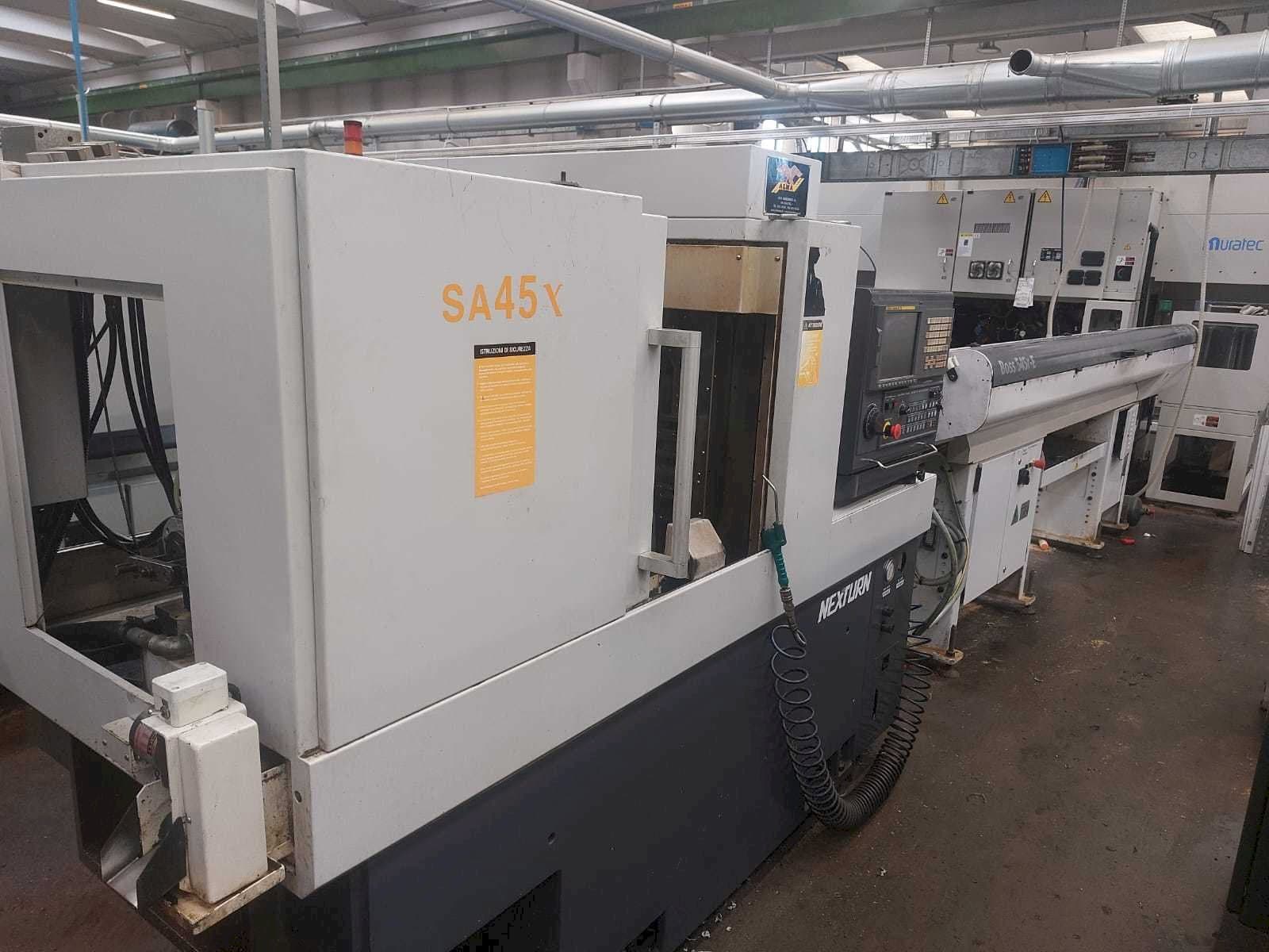 Vista lateral izquierda de la máquina Nexturn SA 45X