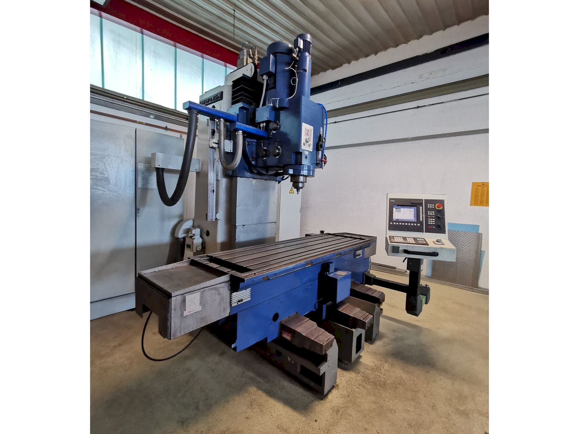 Vista frontal de la máquina Droop & Rein FS 100 ke