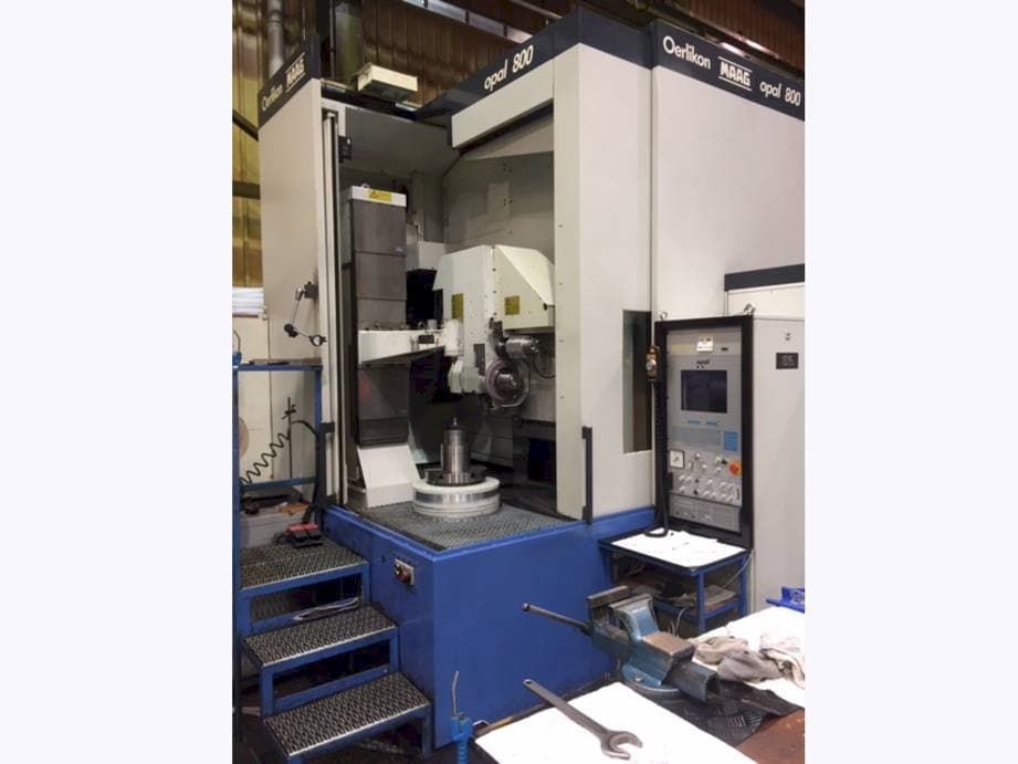 Vista frontal de la máquina Oerlikon MAAG OPAL 800