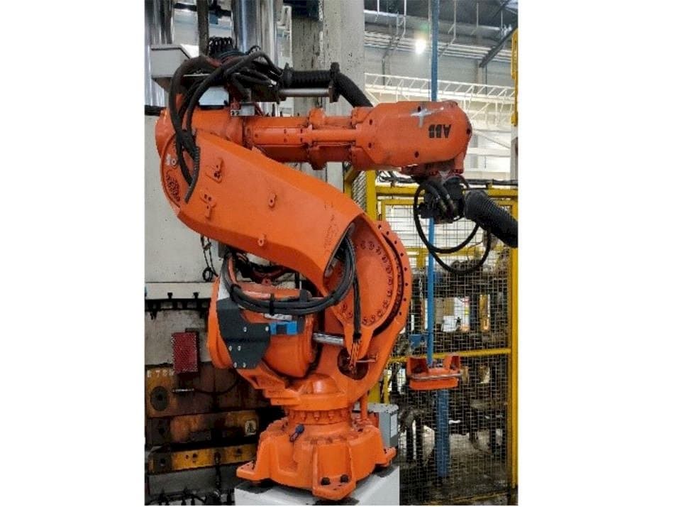 Vista frontal de la máquina ABB IRB 6640-185/2.8