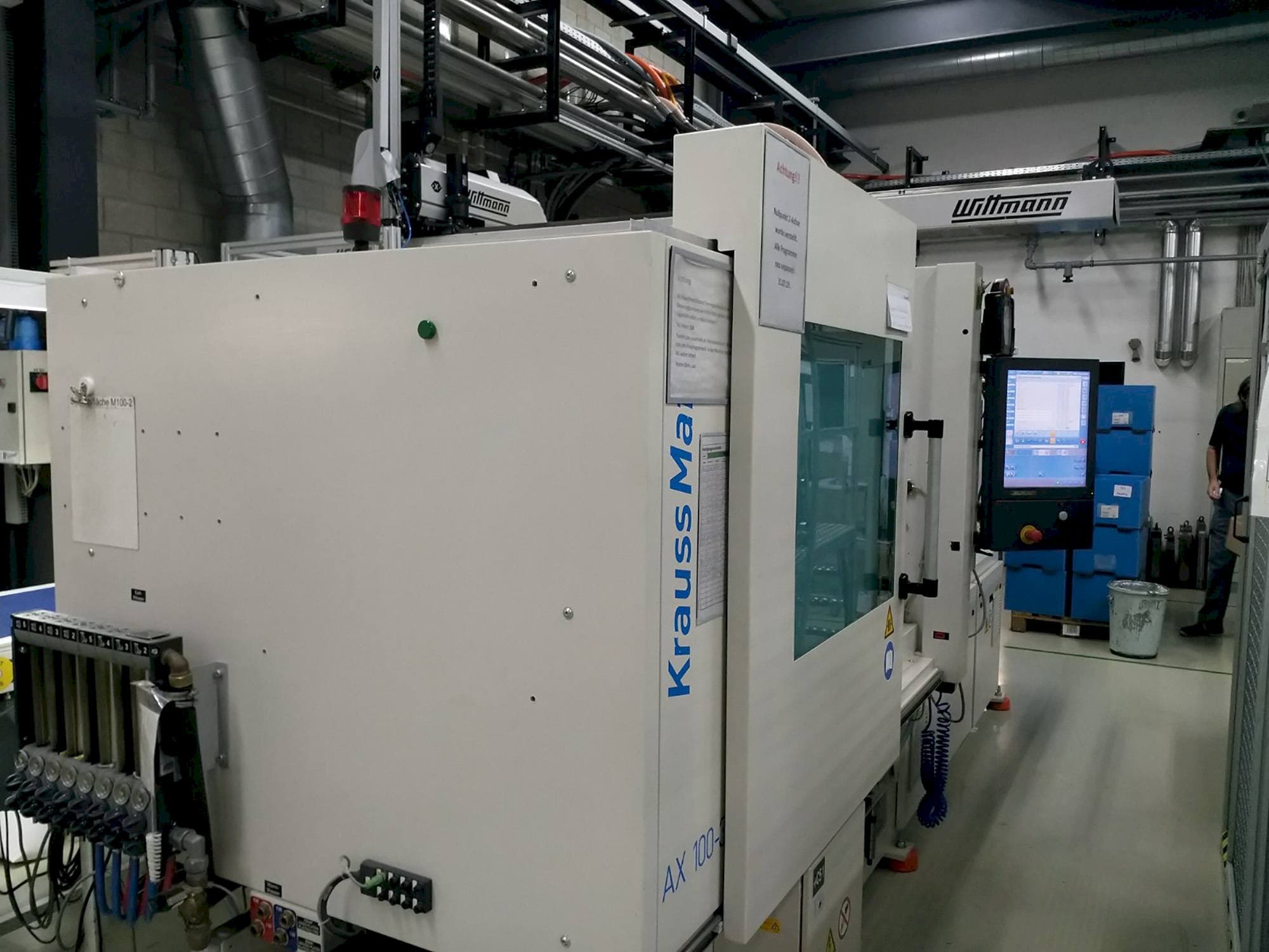 Vista frontal de la máquina Krauss Maffei 100-380 AX