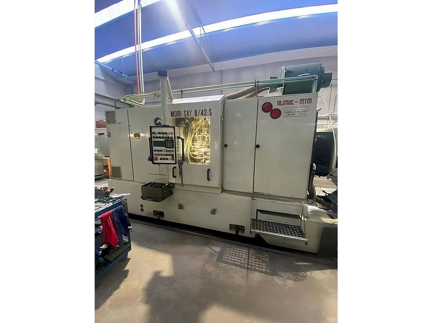Vista frontal de la máquina MORI SAY 8/42-S