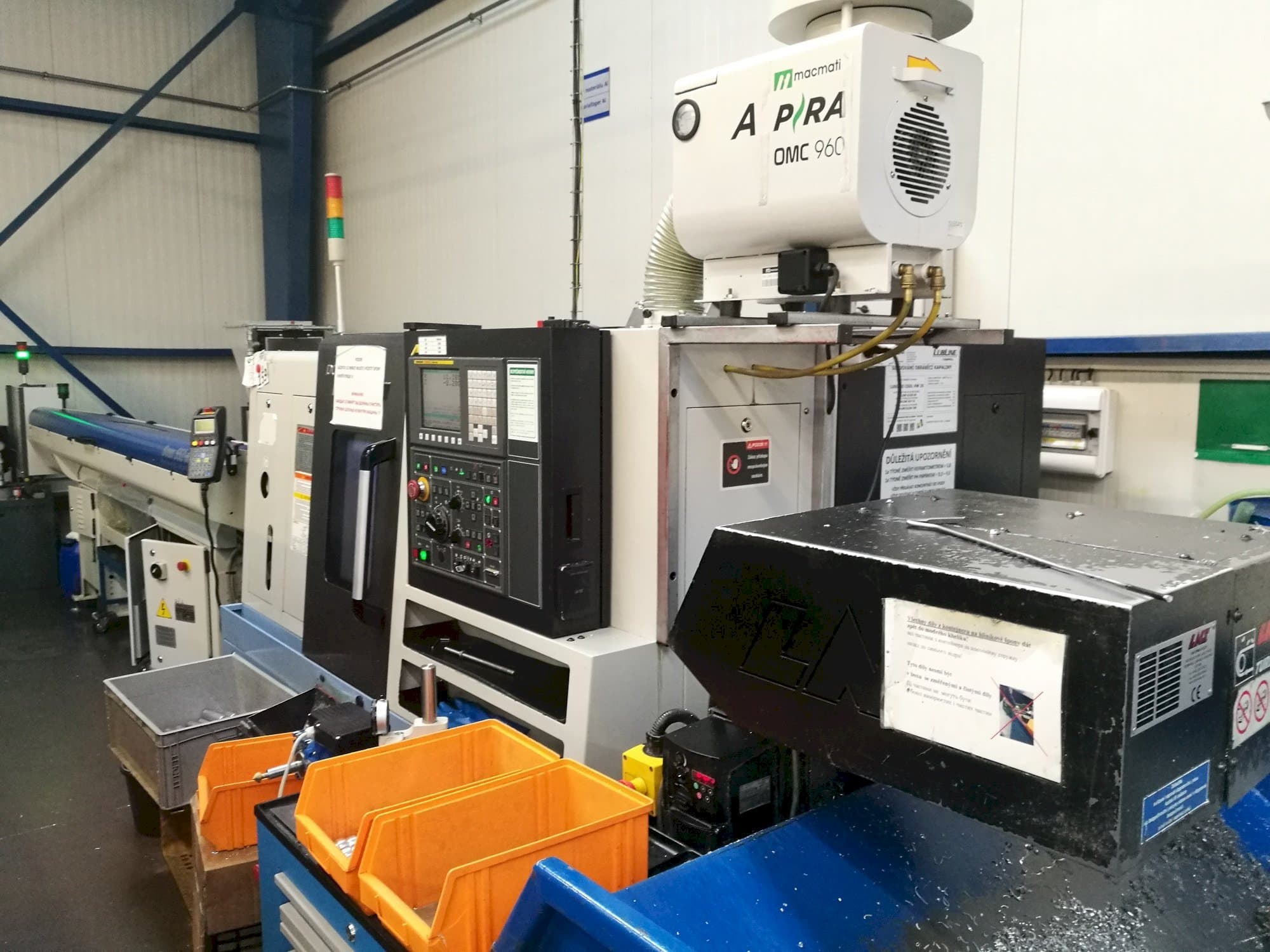 Vista frontal de la máquina Doosan Lynx 220GA