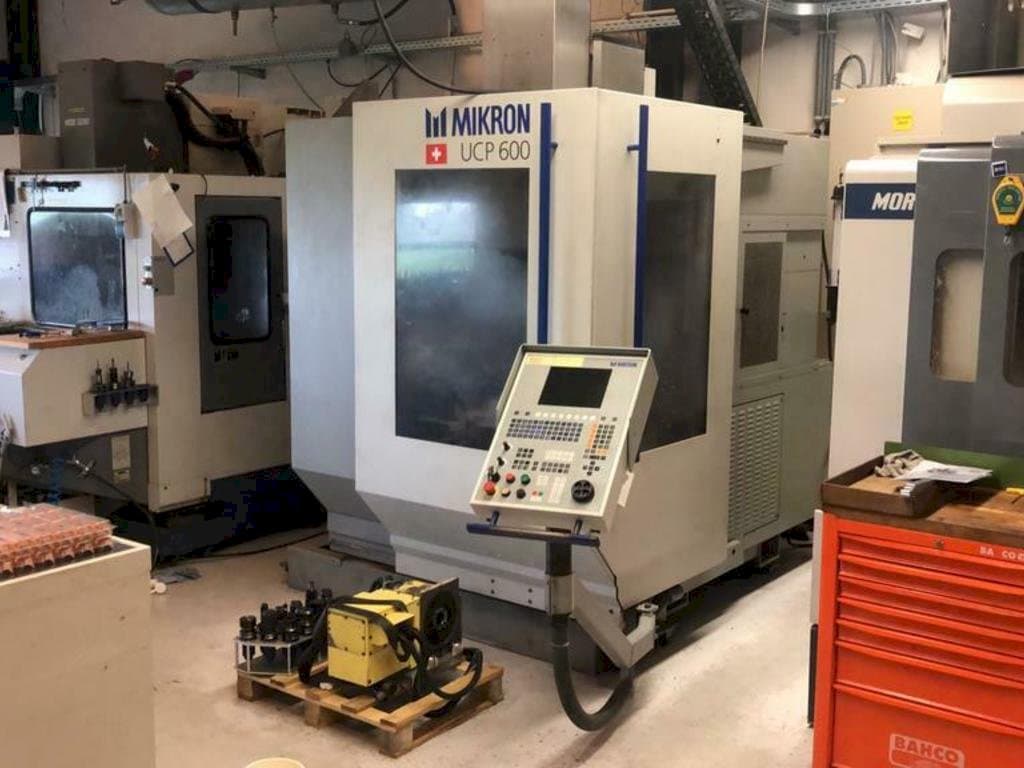 Vista frontal de la máquina MIKRON UCP600