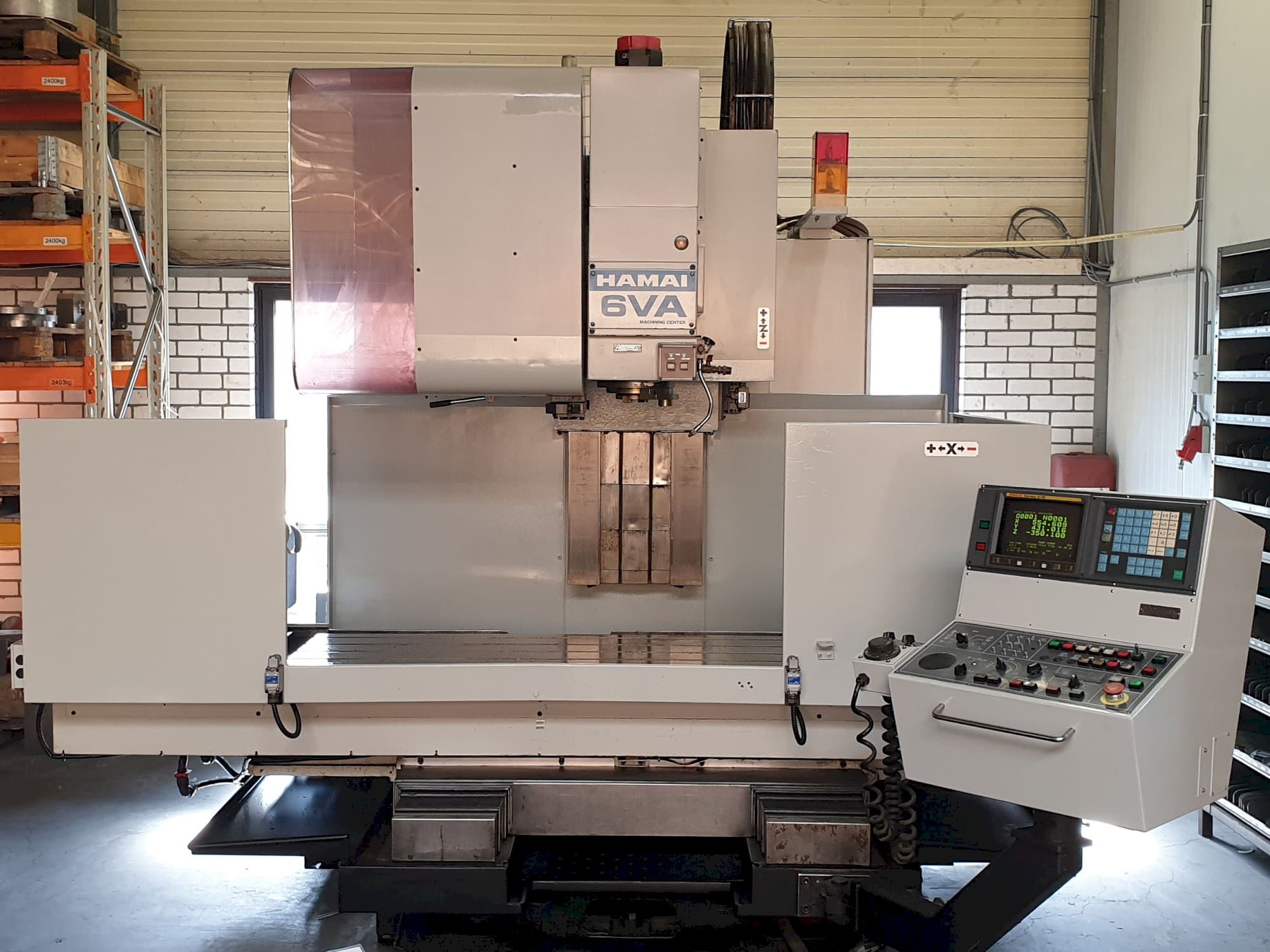 Vista frontal de la máquina HAMAI MC-6VA