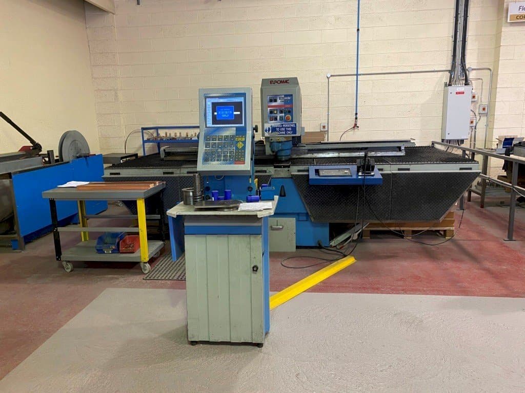 Vista frontal de la máquina Euromac ZX 1250/30