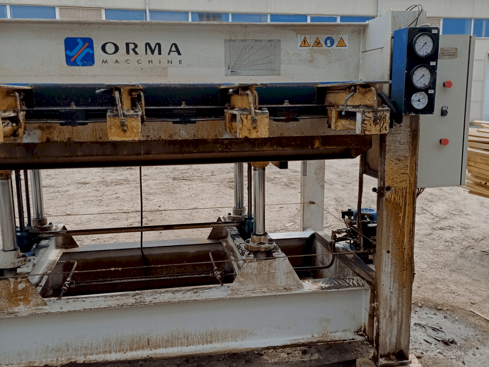 Vista frontal de la máquina ORMA NPC/L