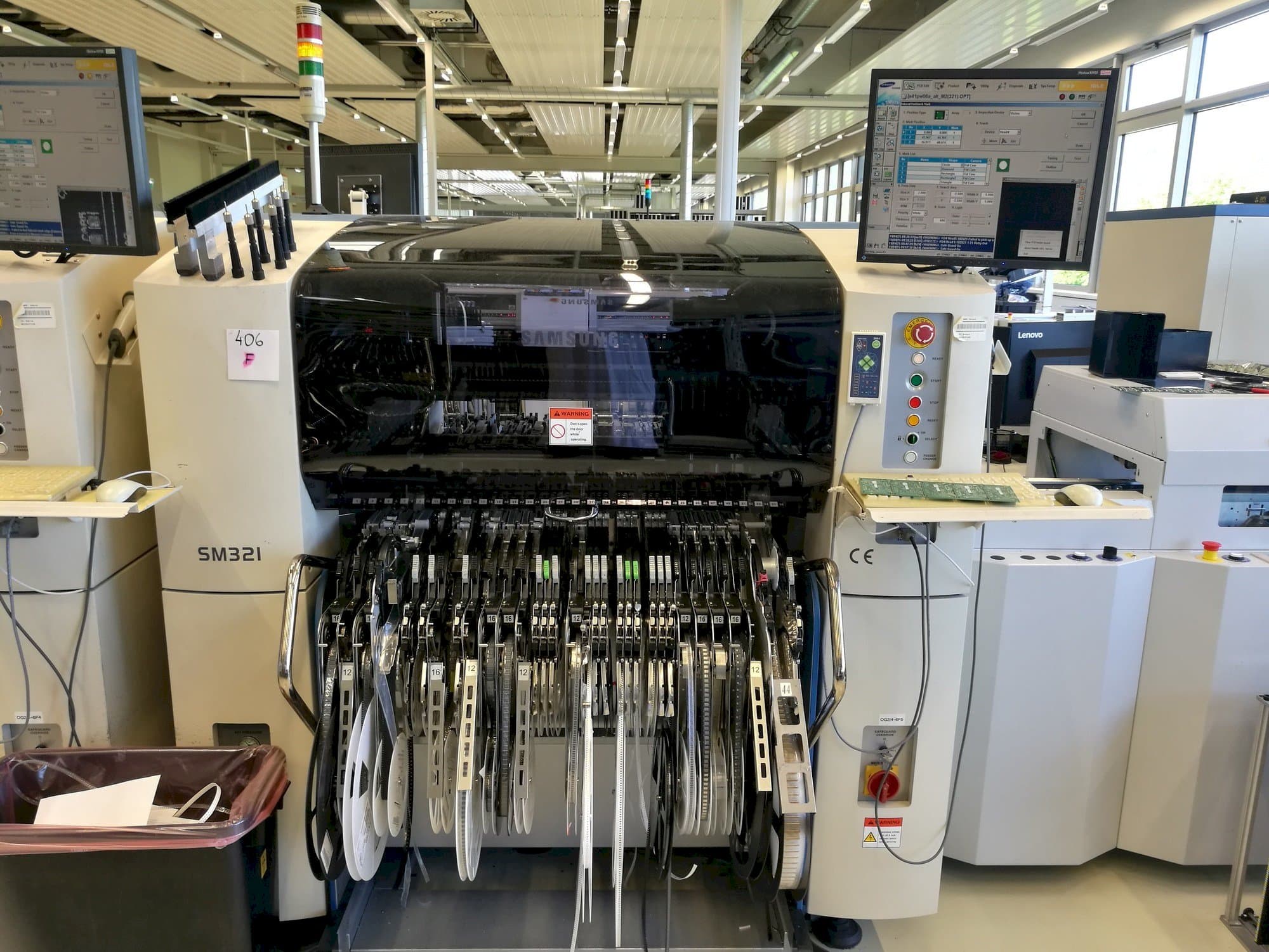 Vista frontal de la máquina Samsung SM 321