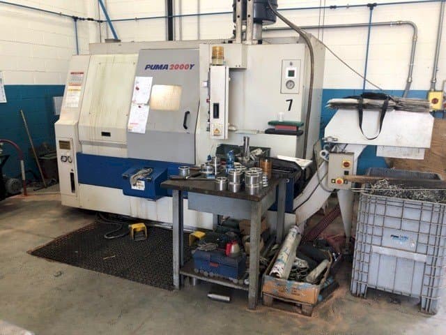 Vista frontal de la máquina DAEWOO Puma 2000Y