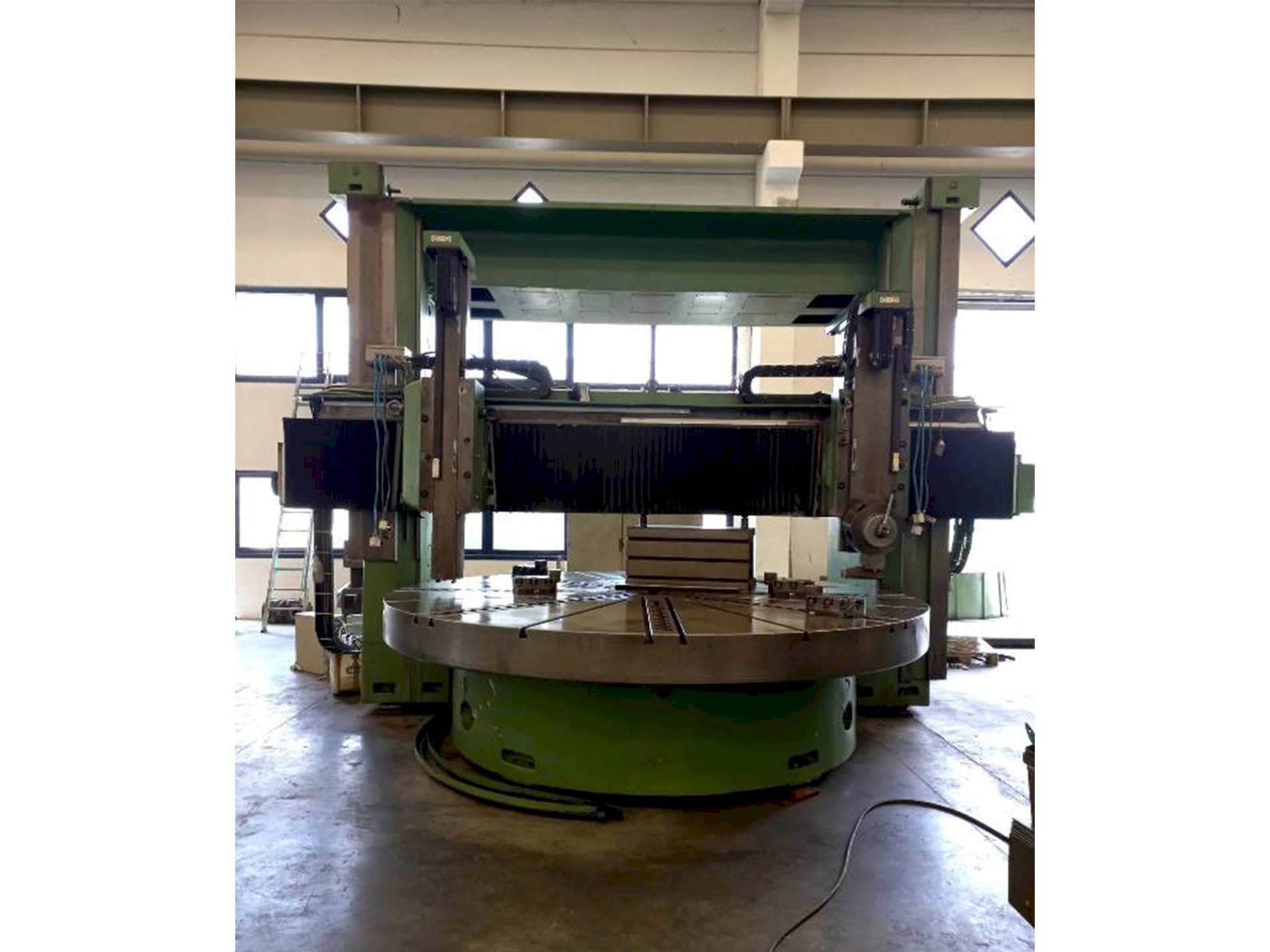 Vista frontal de la máquina Titan SC 43 ECS 1400