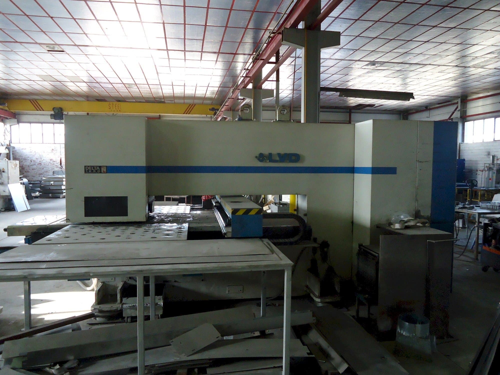 Vista frontal de la máquina LVD delta 1250