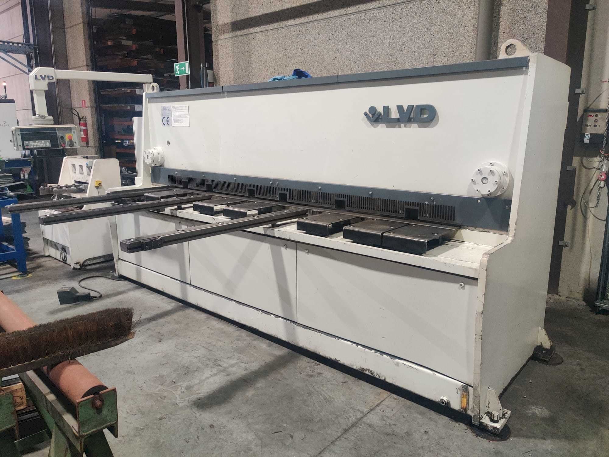 Vista frontal de la máquina LVD HST-E 31/10