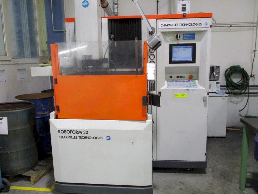 Vista frontal de la máquina CHARMILLES Roboform 30