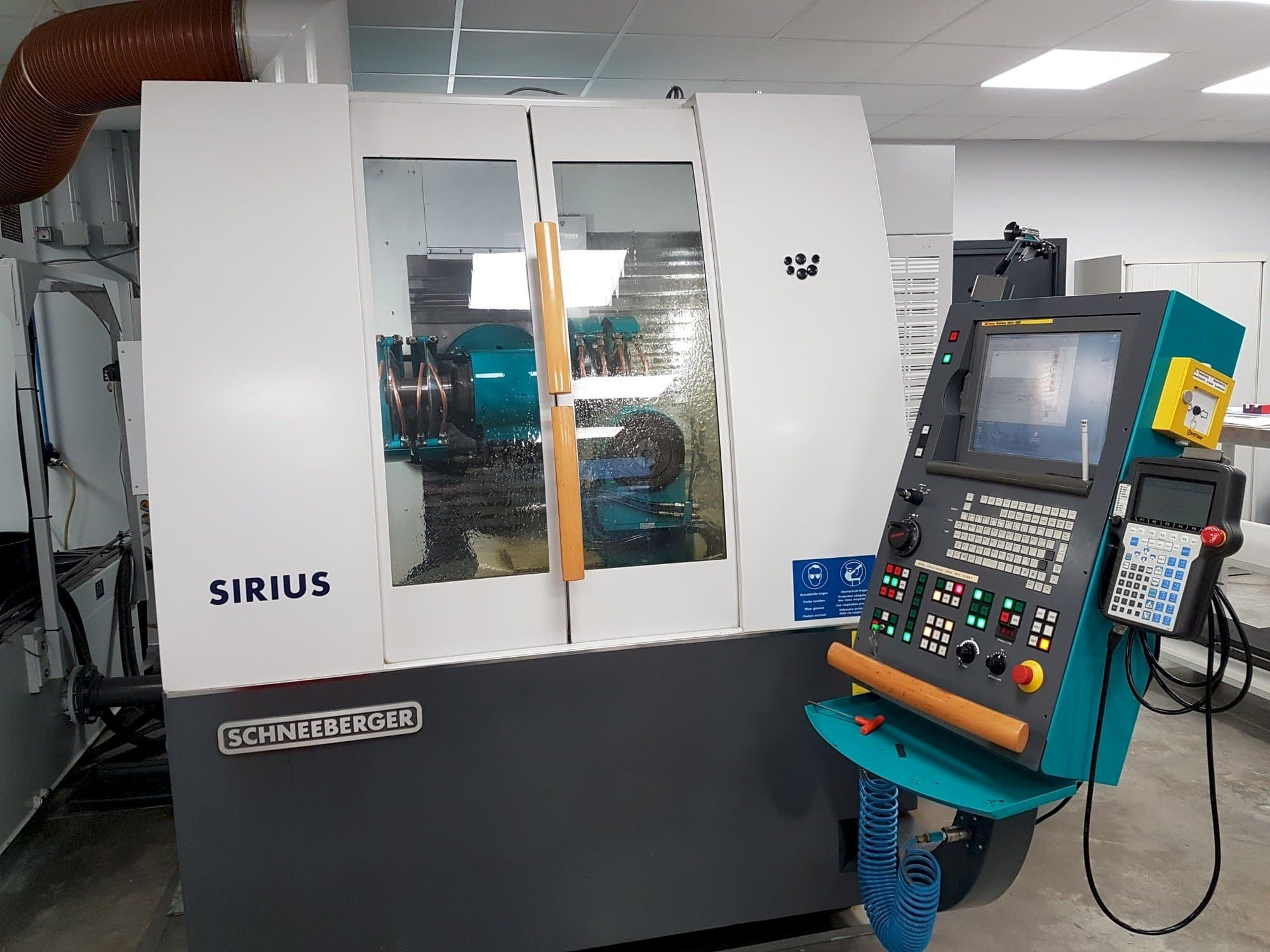 Vista frontal de la máquina Schneeberger Sirius HPM