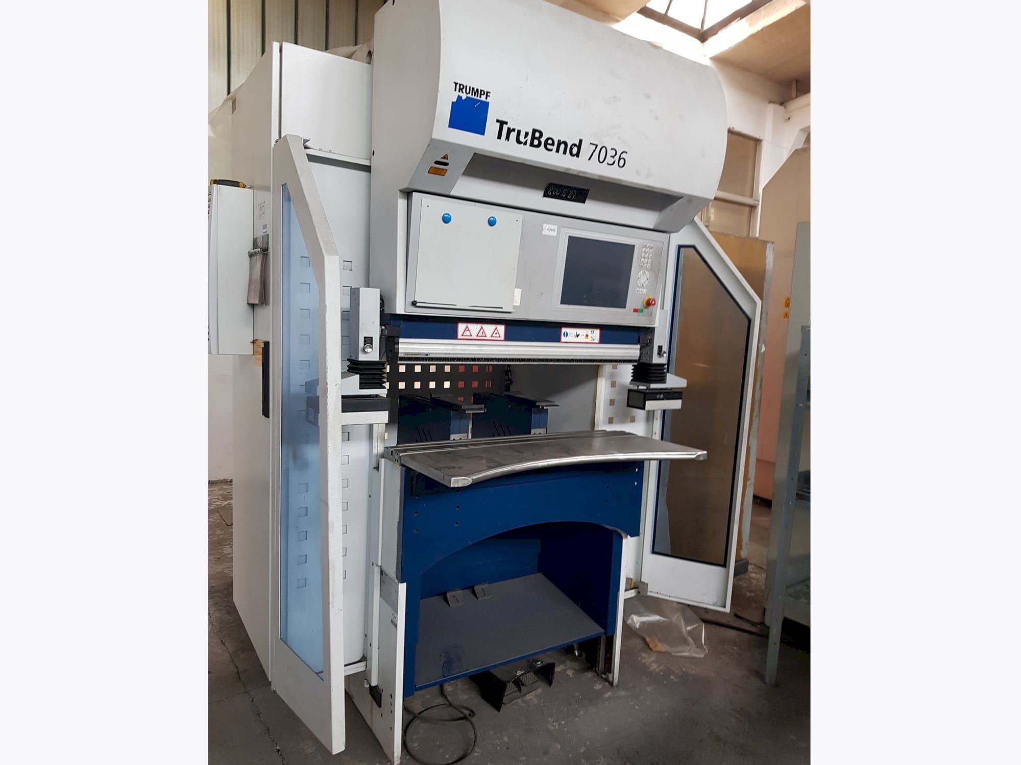 Vista frontal de la máquina Trumpf TruBend 7036