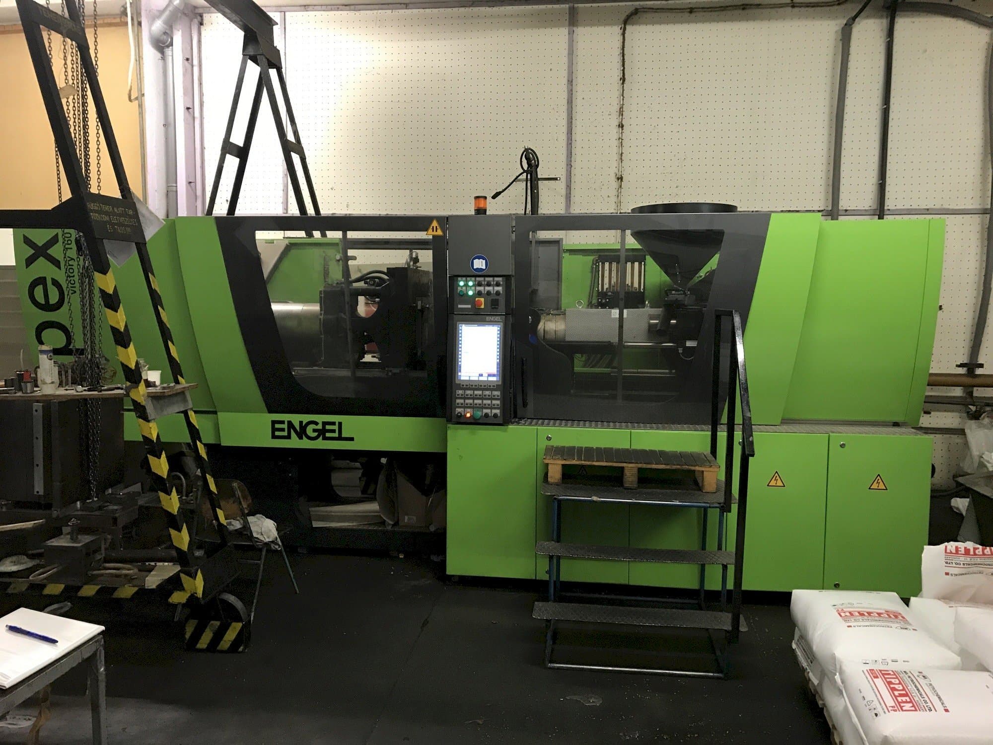 Vista frontal de la máquina ENGEL Victory 650/160 Spex