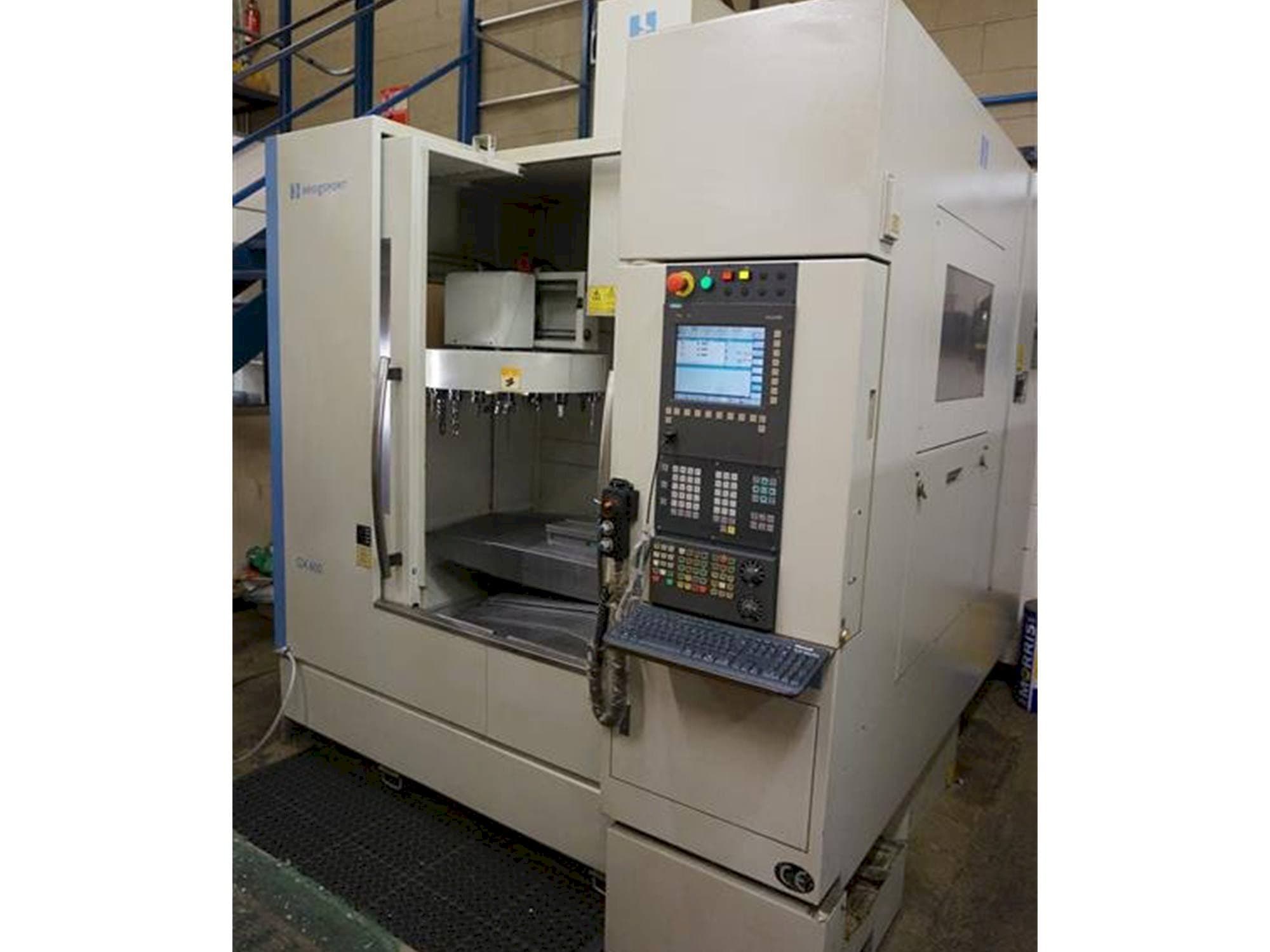 Vista frontal de la máquina Bridgeport GX 600