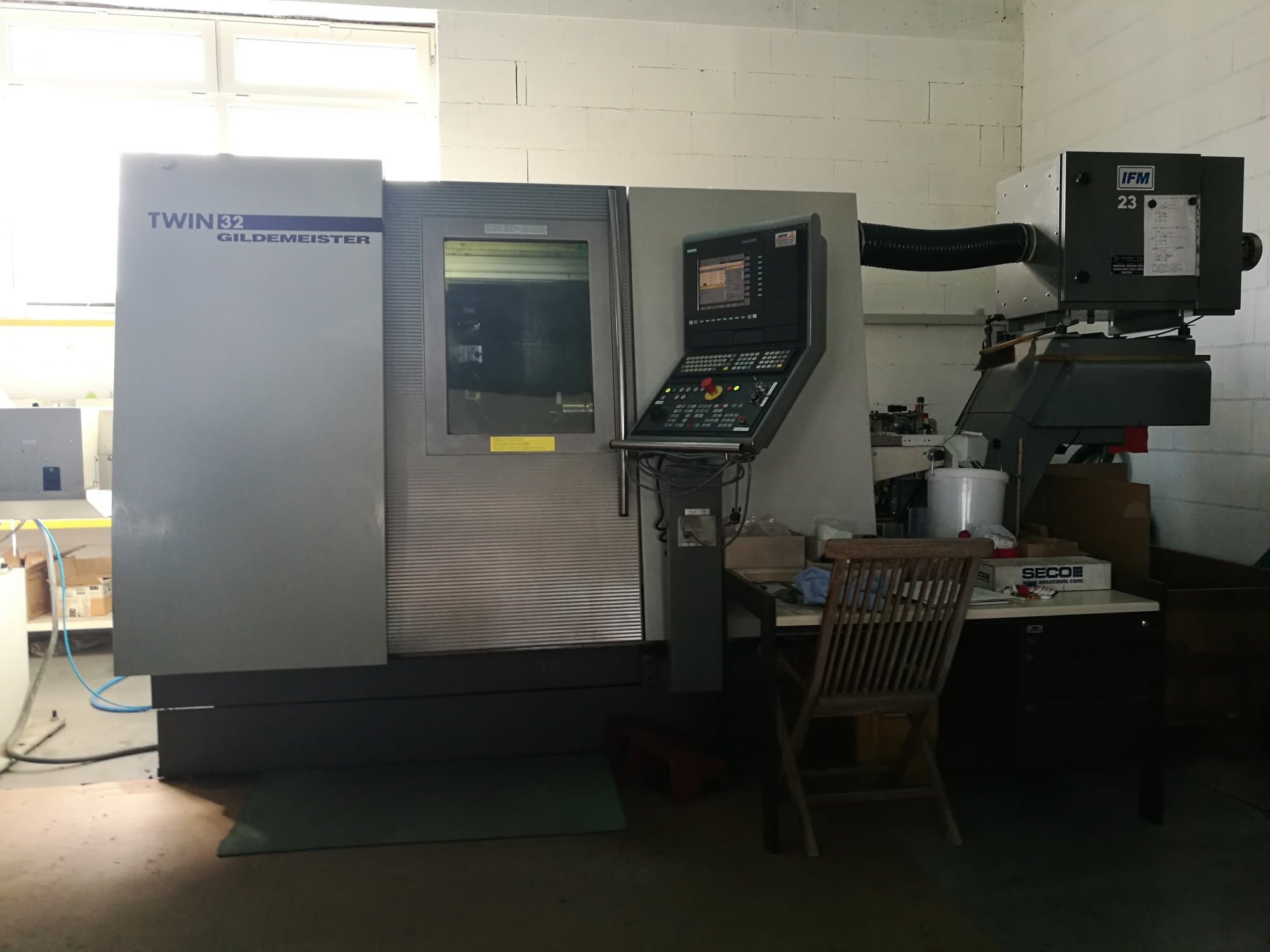 Vista frontal 2 de la máquina Gildemeister TWIN 32