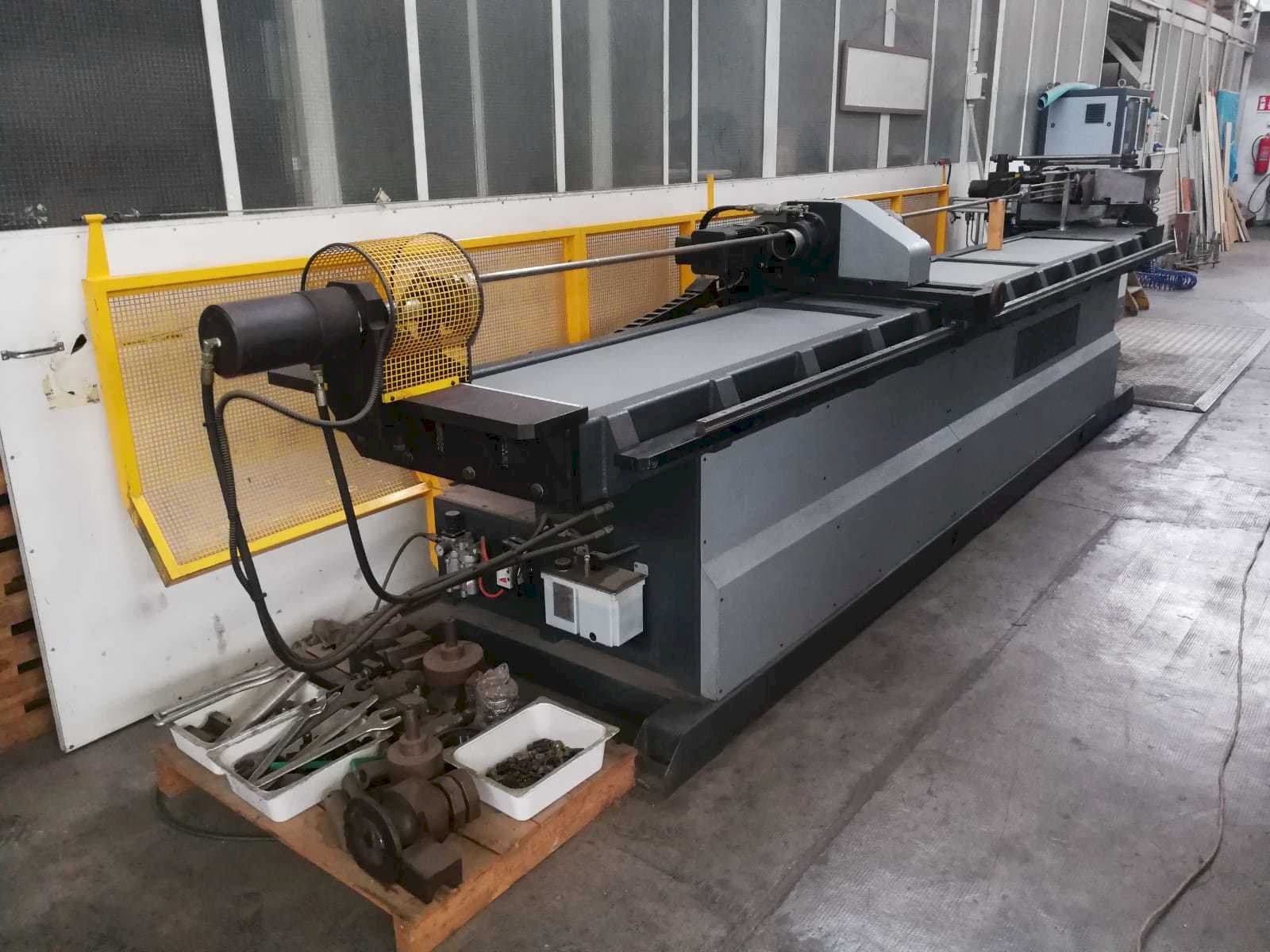 Vista frontal de la máquina MACRI EURO 80 CN3PC