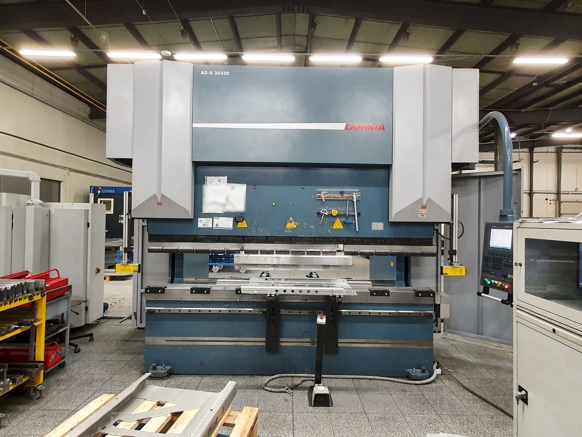 Vista frontal de la máquina Durma AD-S 30320