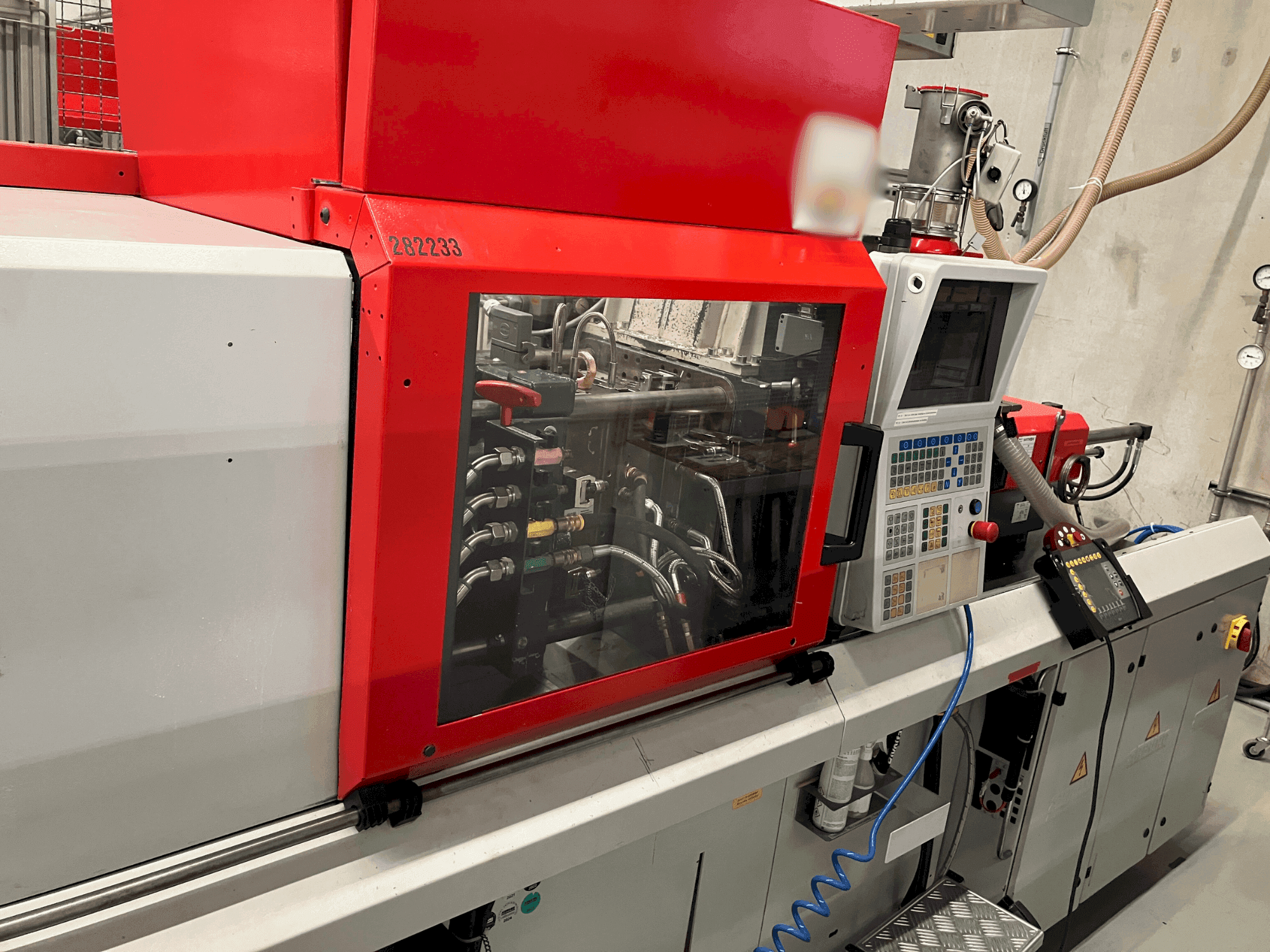 Vista frontal de la máquina Arburg Allrounder 320 S 500-150