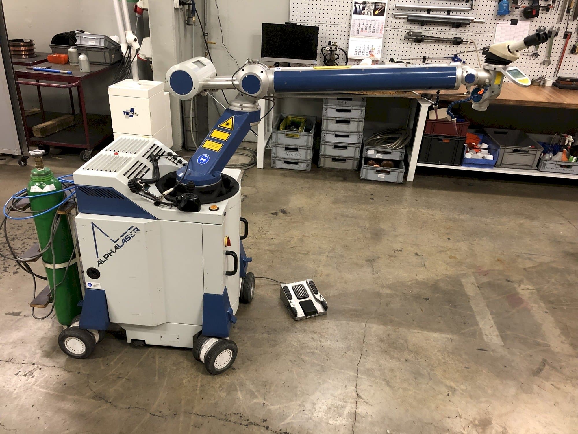 Vista izquierda de la máquina ALPHA LASER ALM 200