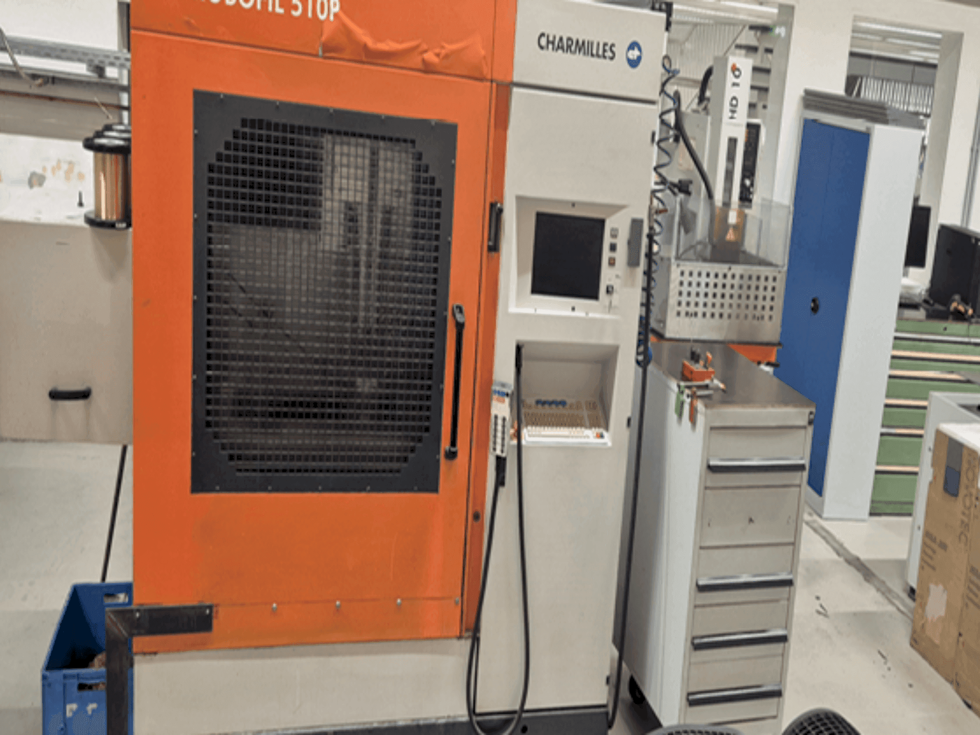 Vista frontal de la máquina CHARMILLES Robofil 51