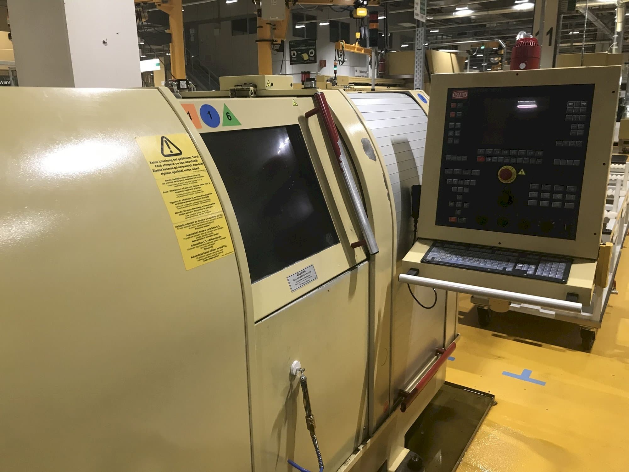 Vista frontal de la máquina TRAUB TNL 26 K