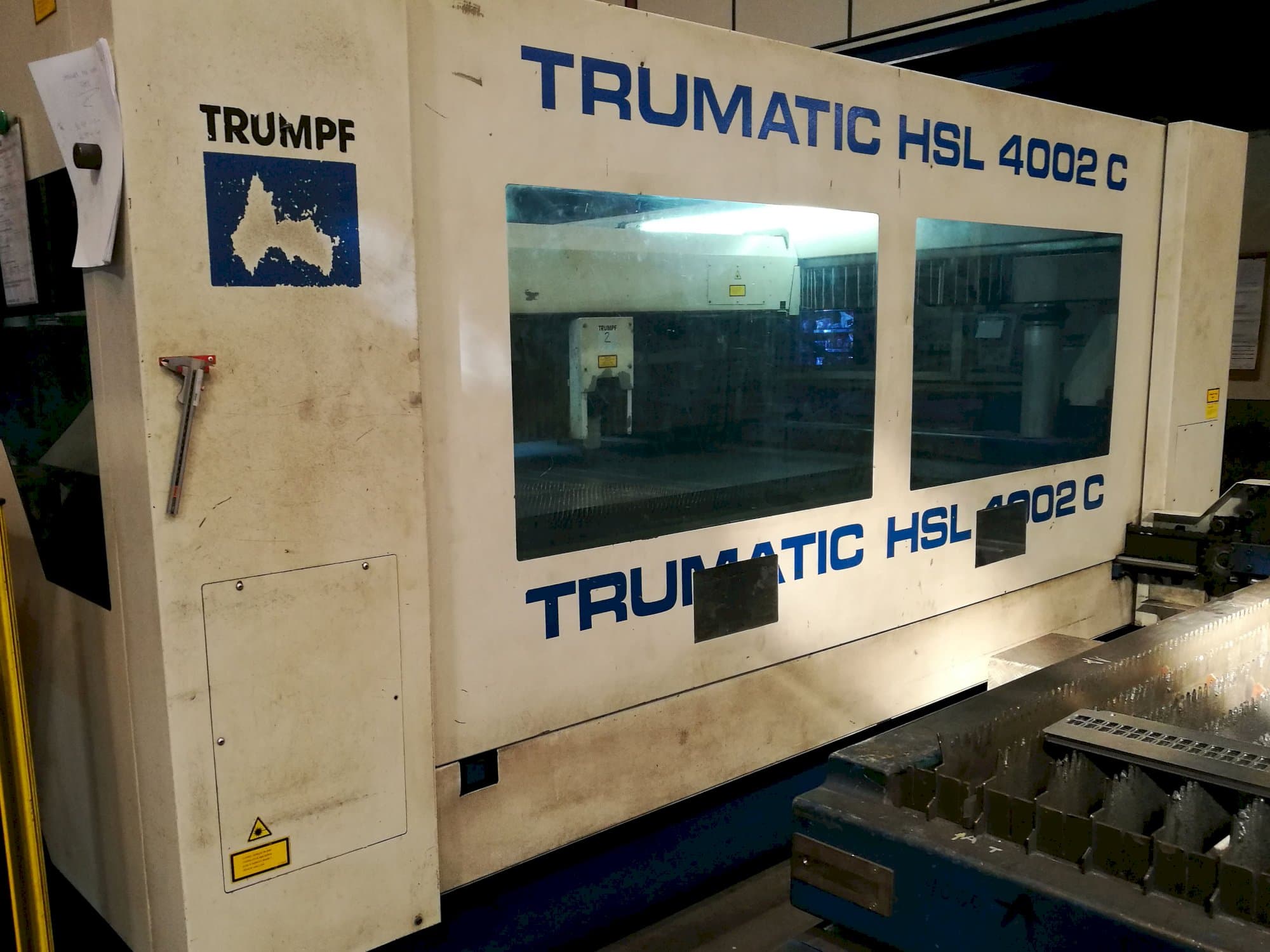 Vista izquierda de la máquina Trumpf Trumatic HSL 4002 C