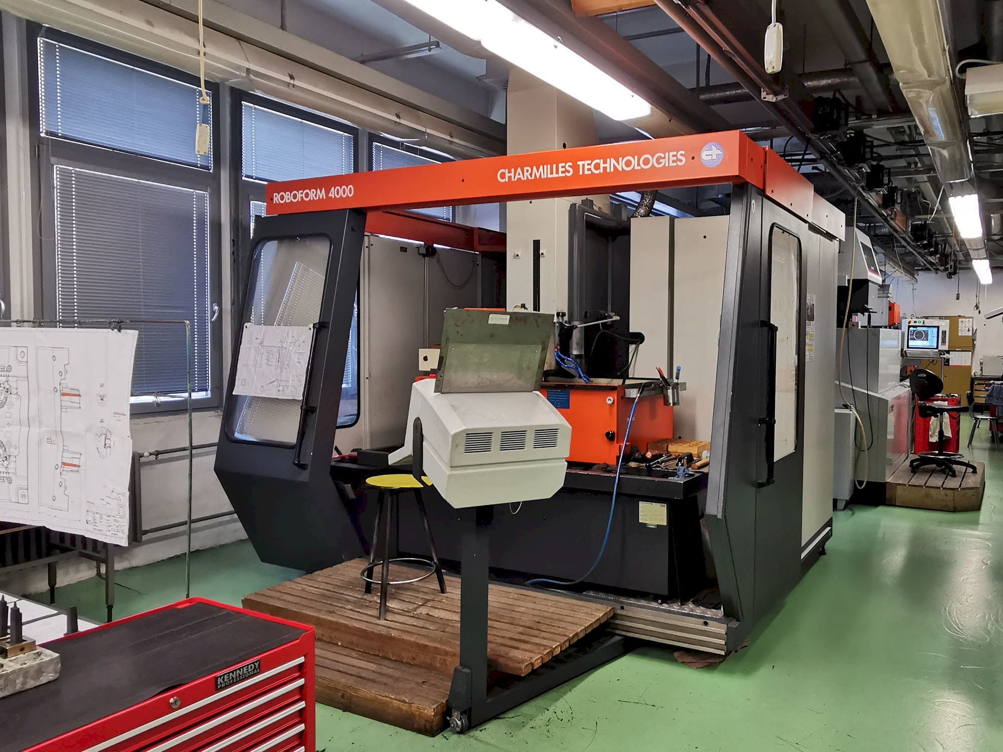 Vista frontal de la máquina CHARMILLES Roboform 4000