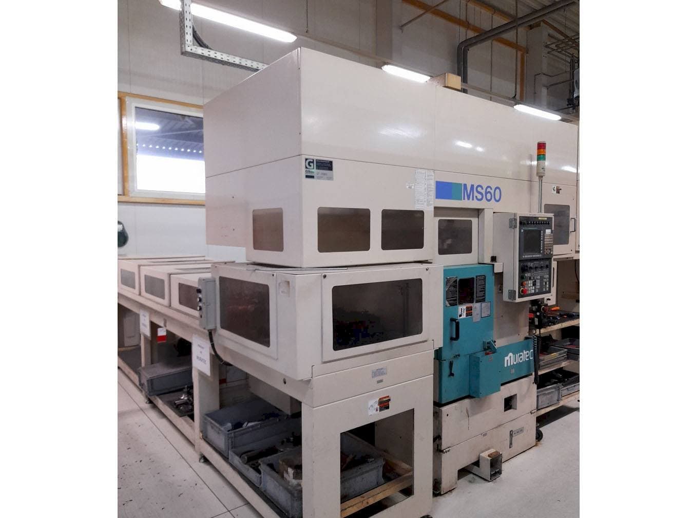 Vista frontal de la máquina Muratec MS60