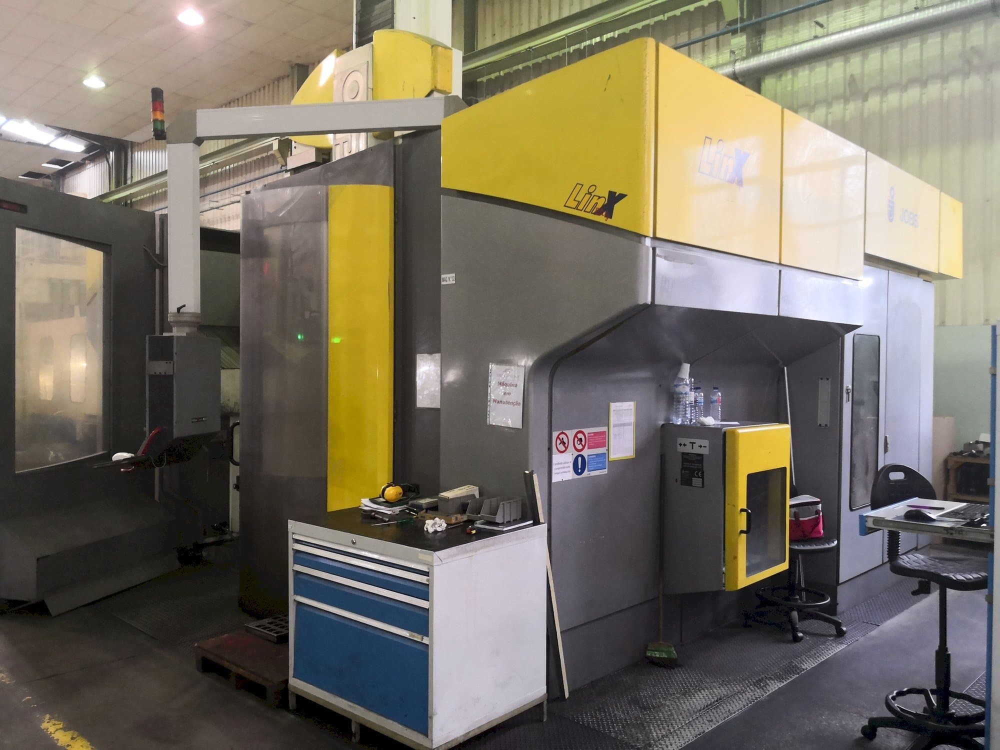 Vista frontal de la máquina JOBS Linx blitz HSK A