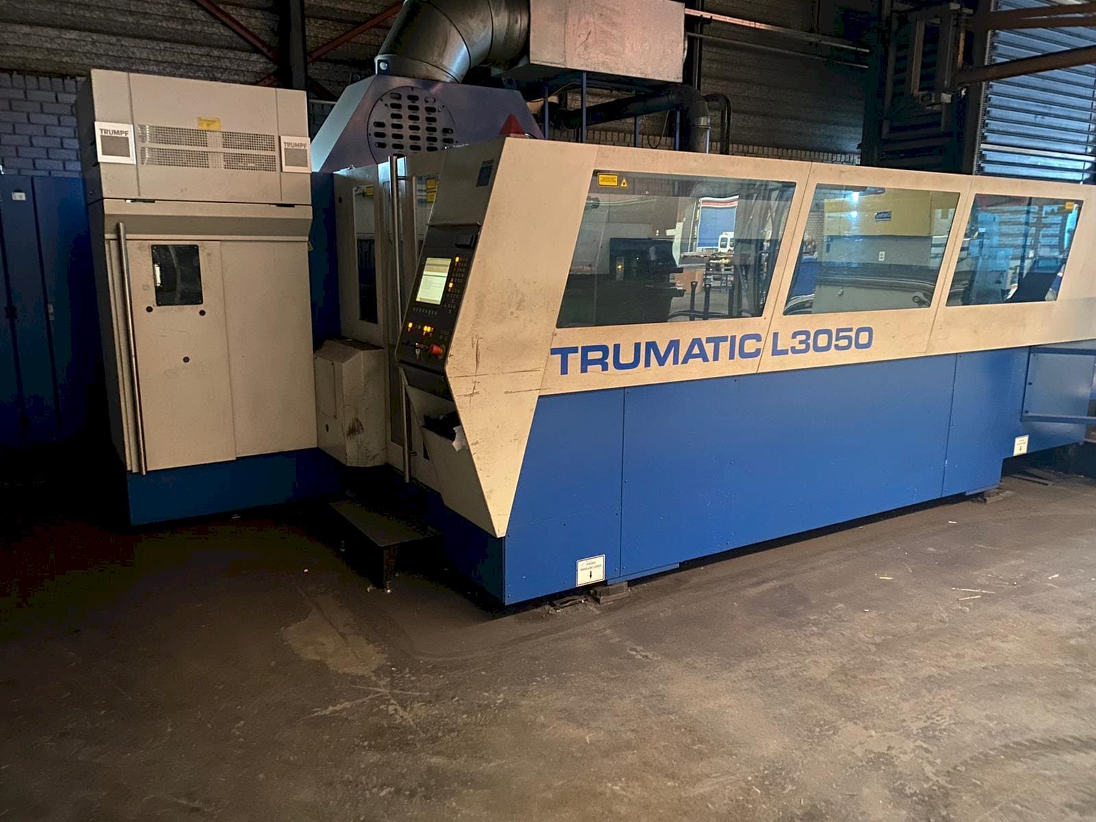 Vista frontal de la máquina Trumpf Trumatic L3050