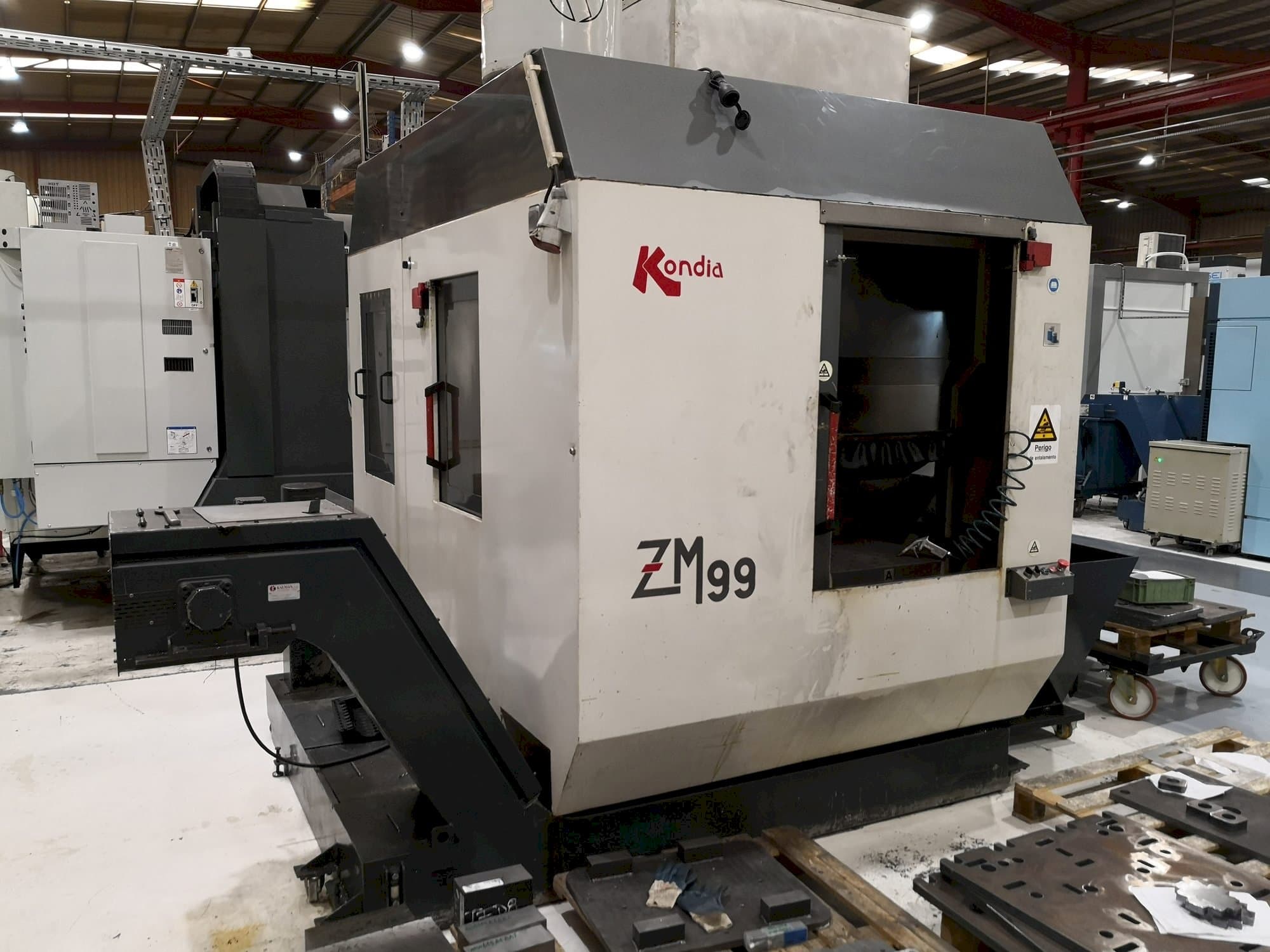 Vista frontal de la máquina KONDIA ZM99