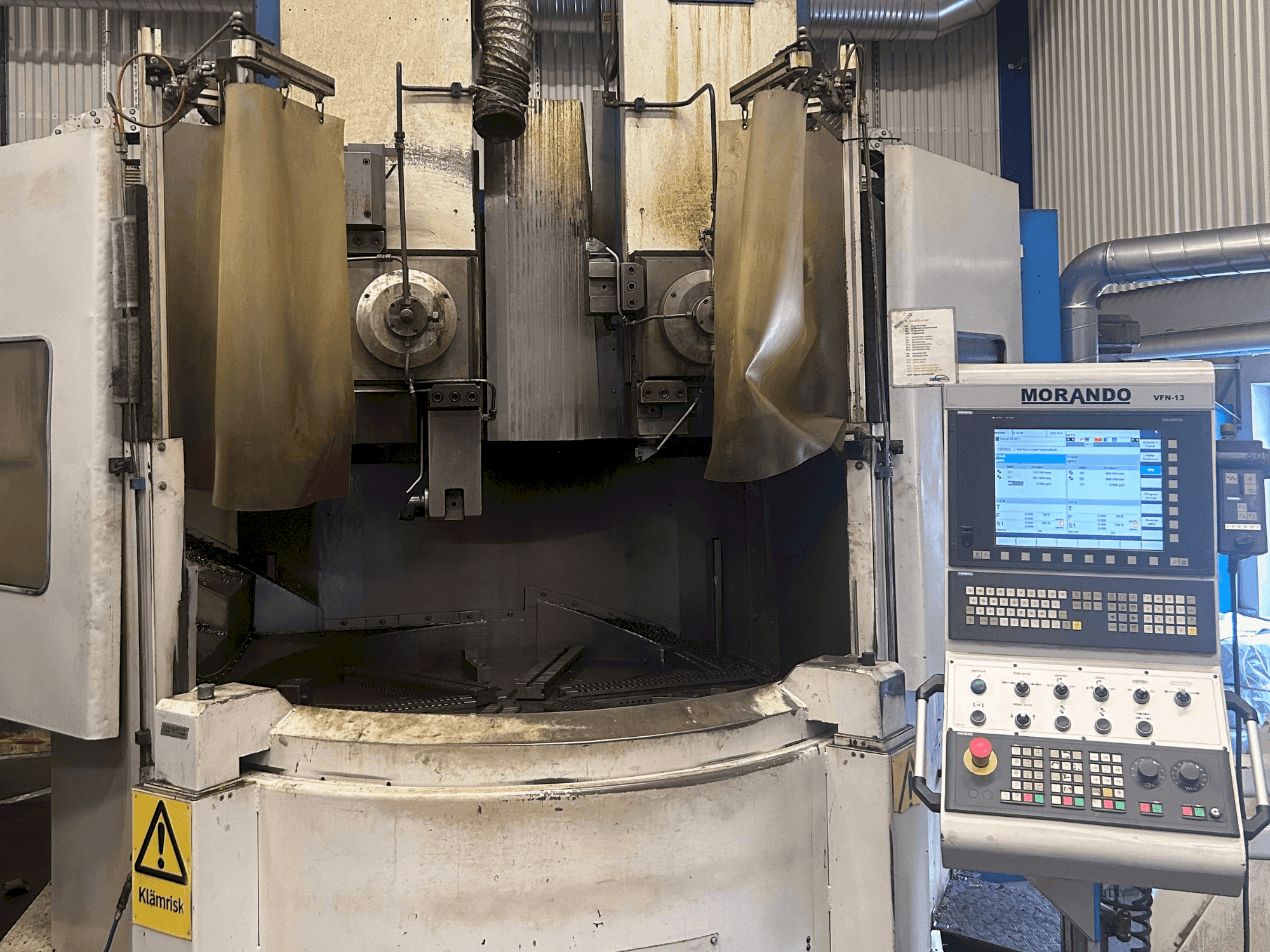 Vista frontal de la máquina MORANDO VFN13