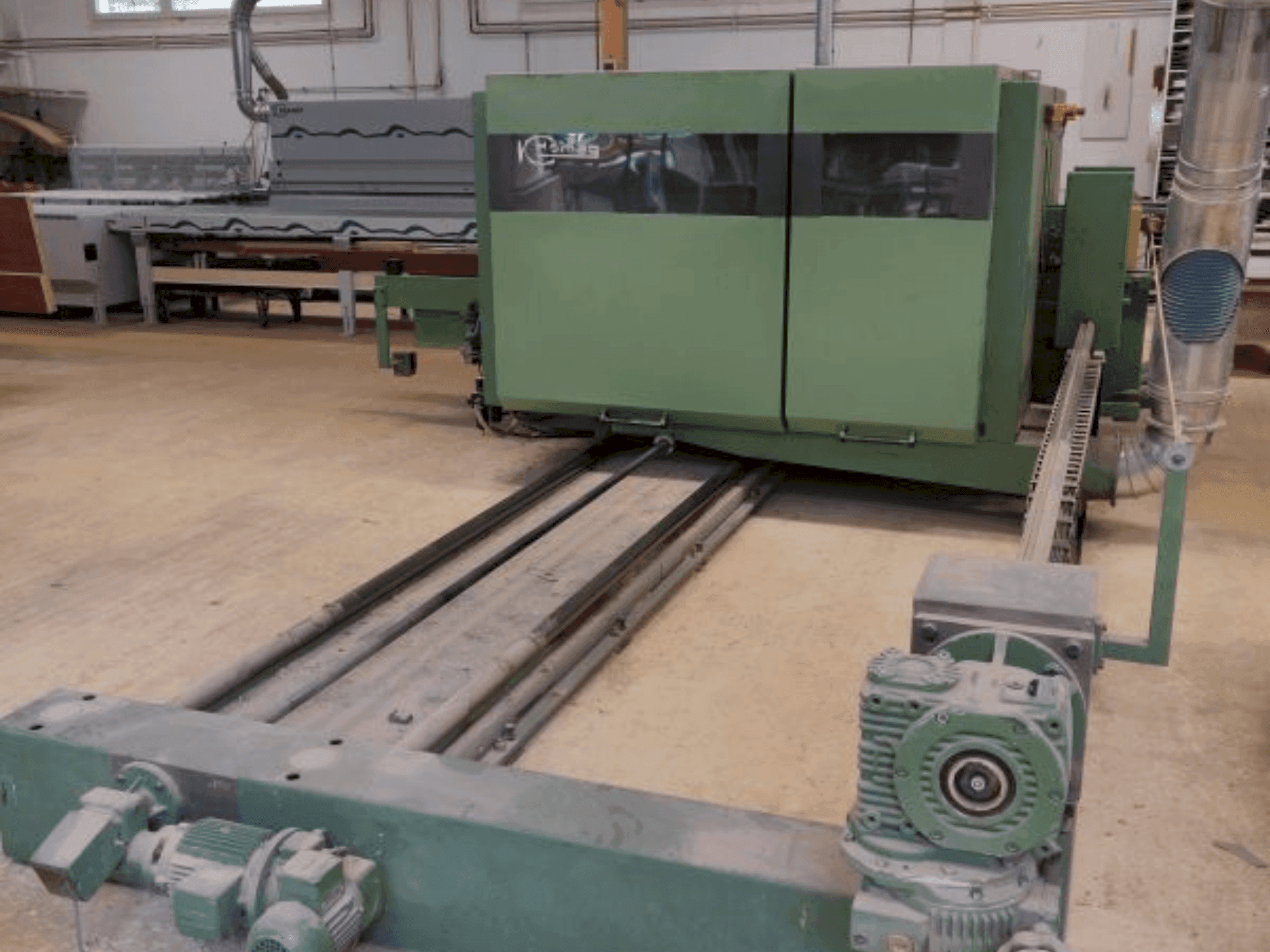 Vista frontal de la máquina HOMAG WEINMANN FLO 23