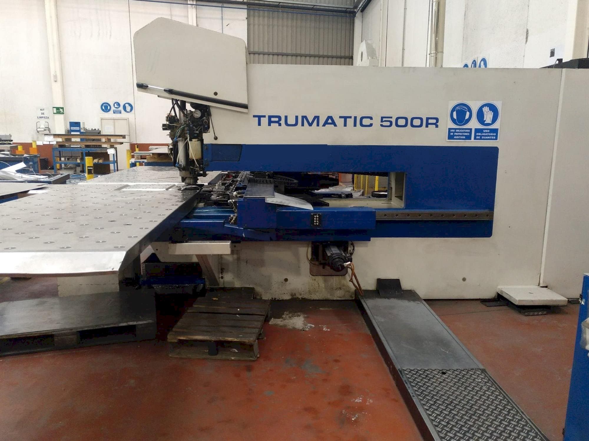 Vista frontal de la máquina Trumpf Trumatic 500