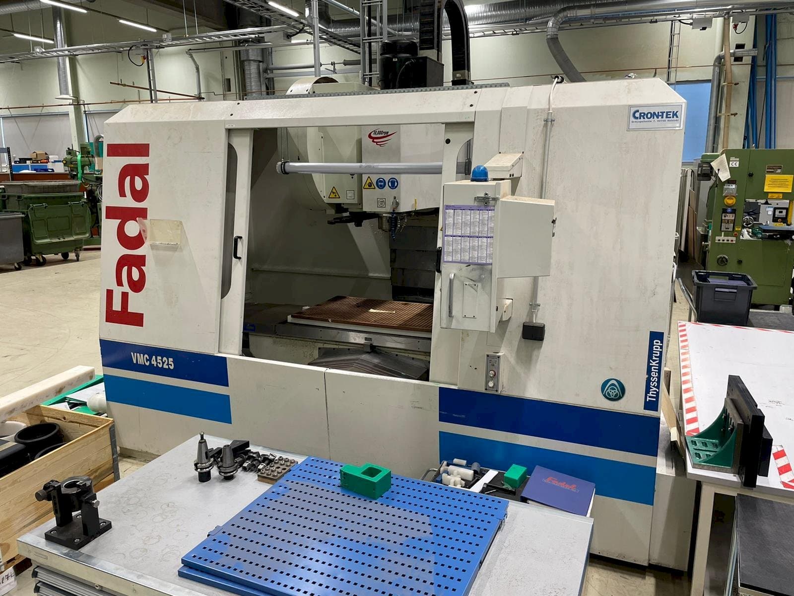 Vista frontal de la máquina FADAL VMC 4525 HT