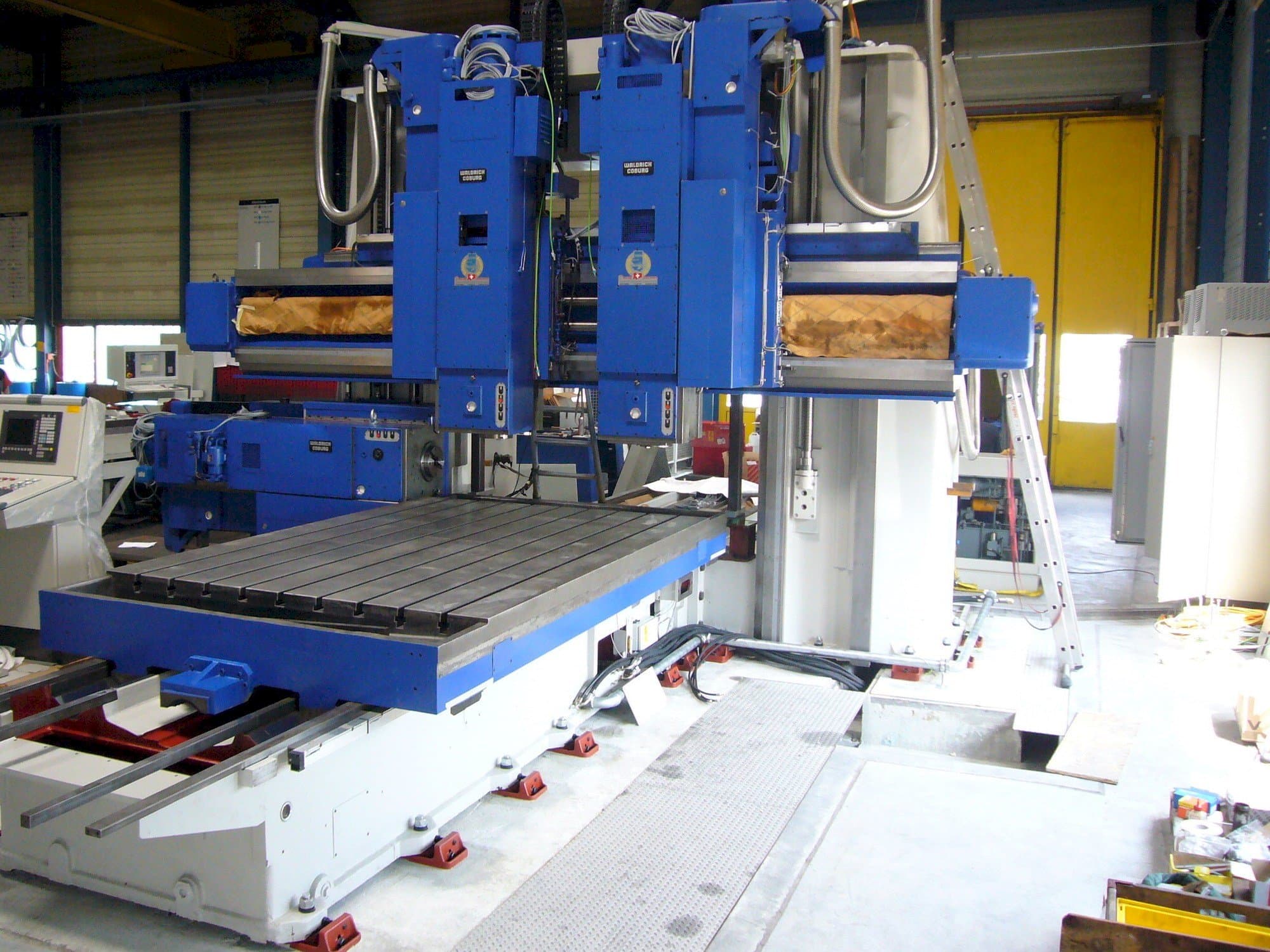 Vista frontal de la máquina Waldrich Coburg