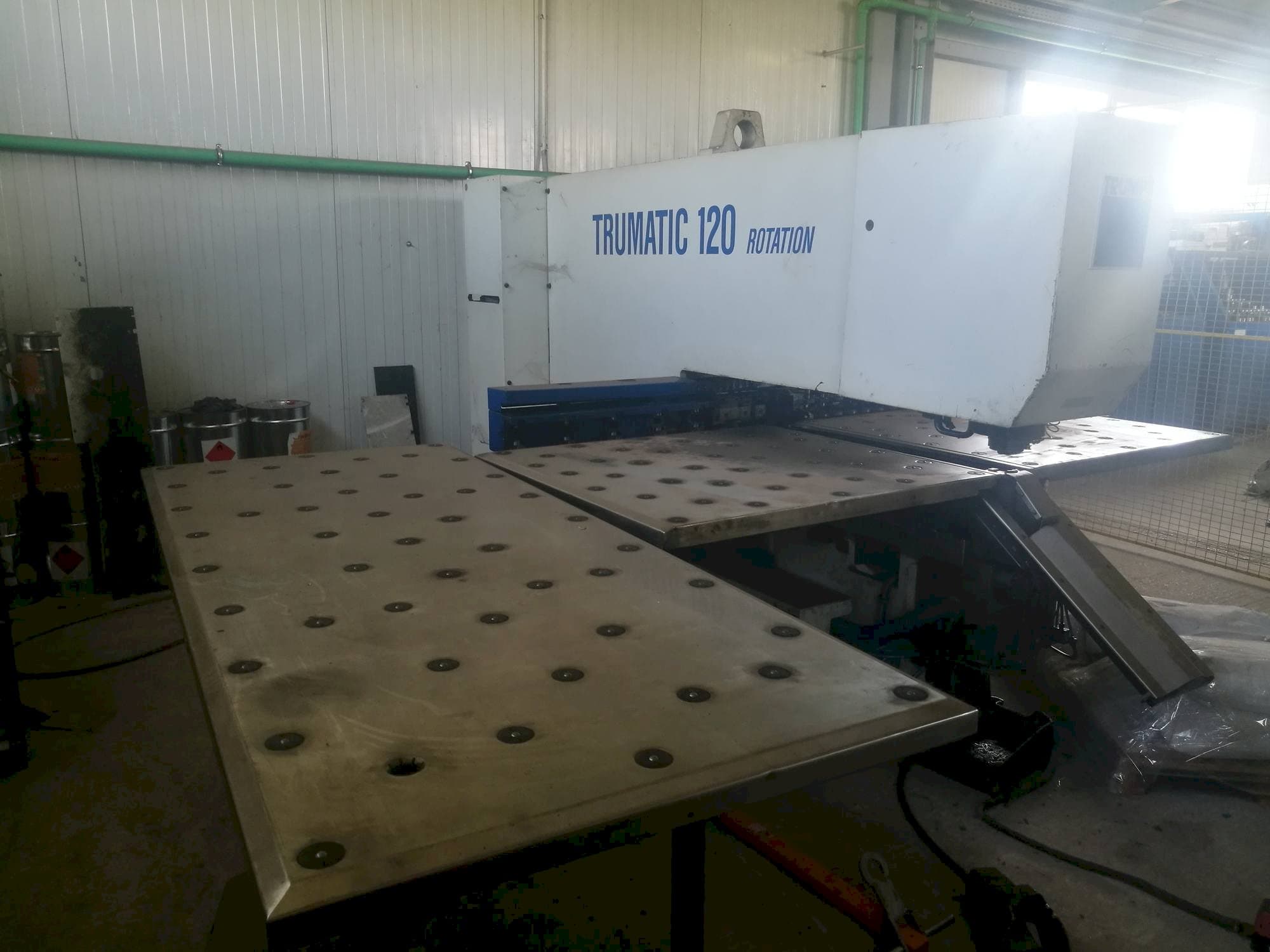 Vista frontal de la máquina Trumpf Trumatic 120R