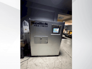 Vista frontal de la máquina Sodick Picka PF-32A