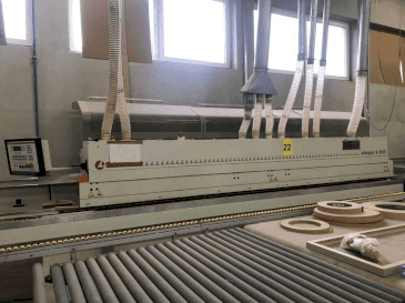 Vista frontal de la máquina SCM Olimpic K800