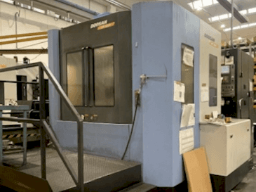 Vista frontal de la máquina DOOSAN HM 6300 (2009)